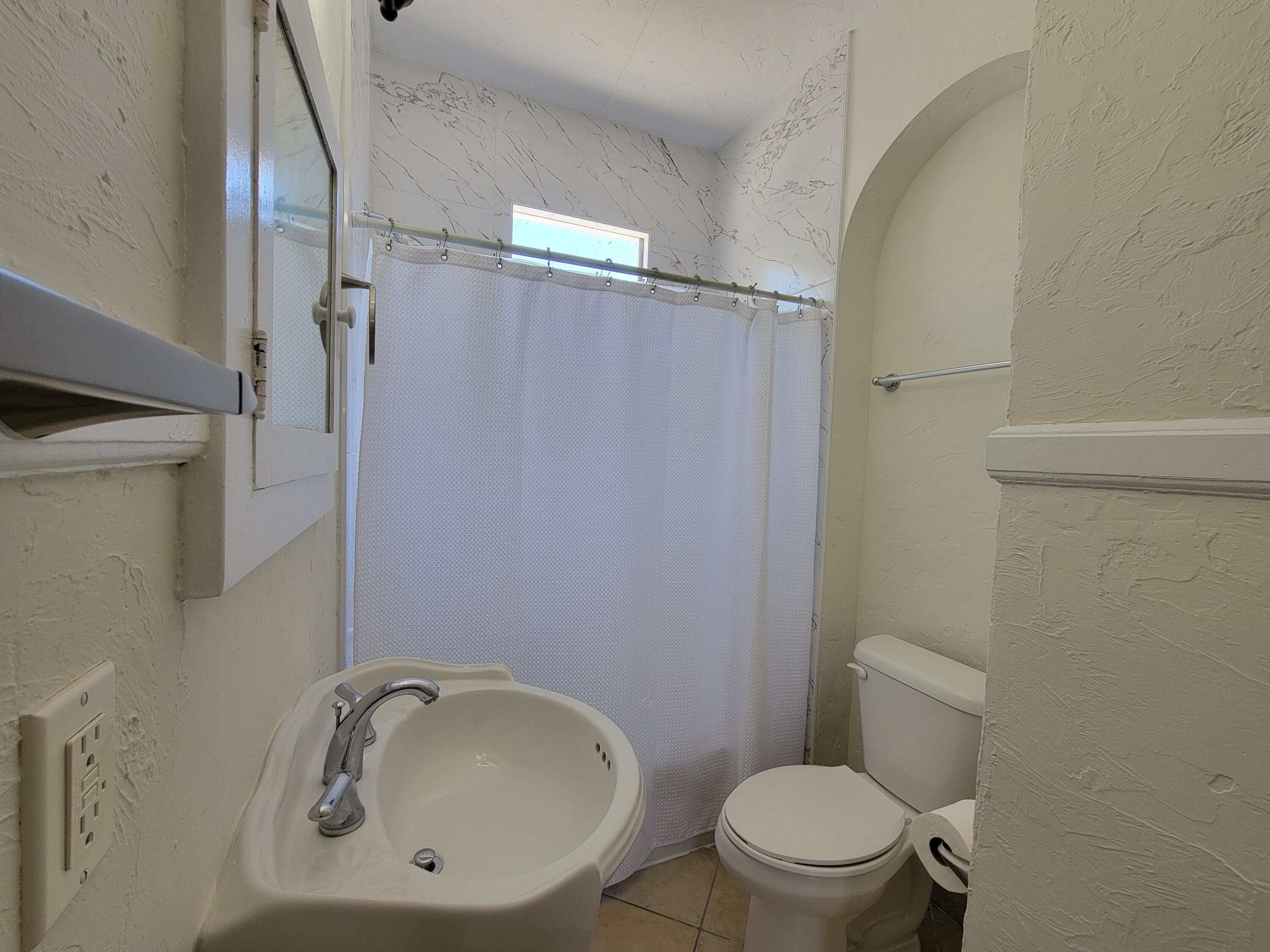 933 37th Street, West Palm Beach, FL 33407 — photo 8 of 10