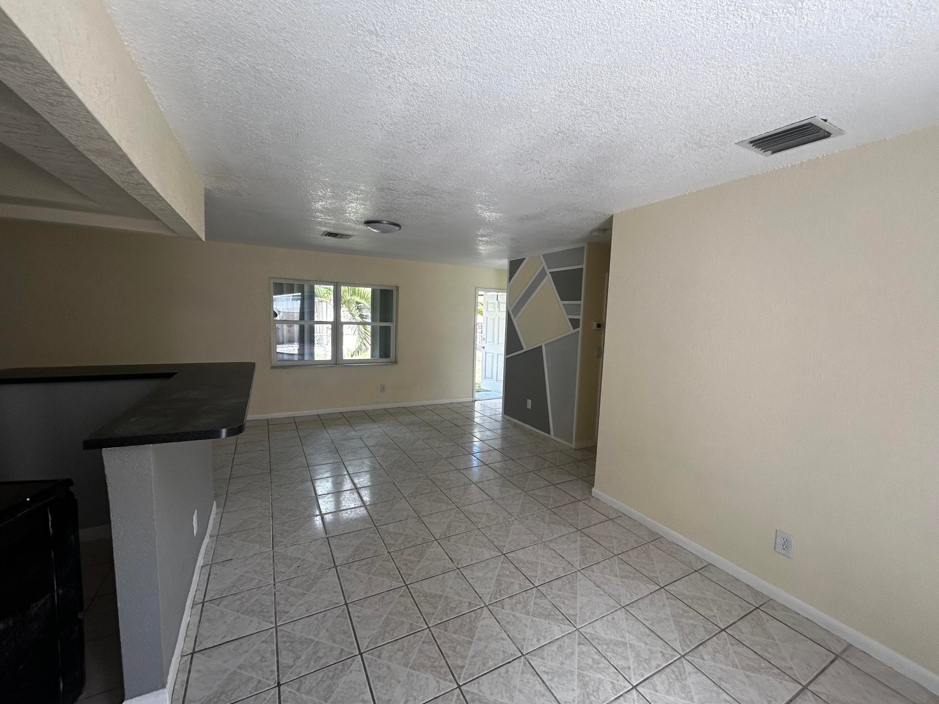 2691 NW 8th Street, Pompano Beach, FL 33069 — photo 2 of 4