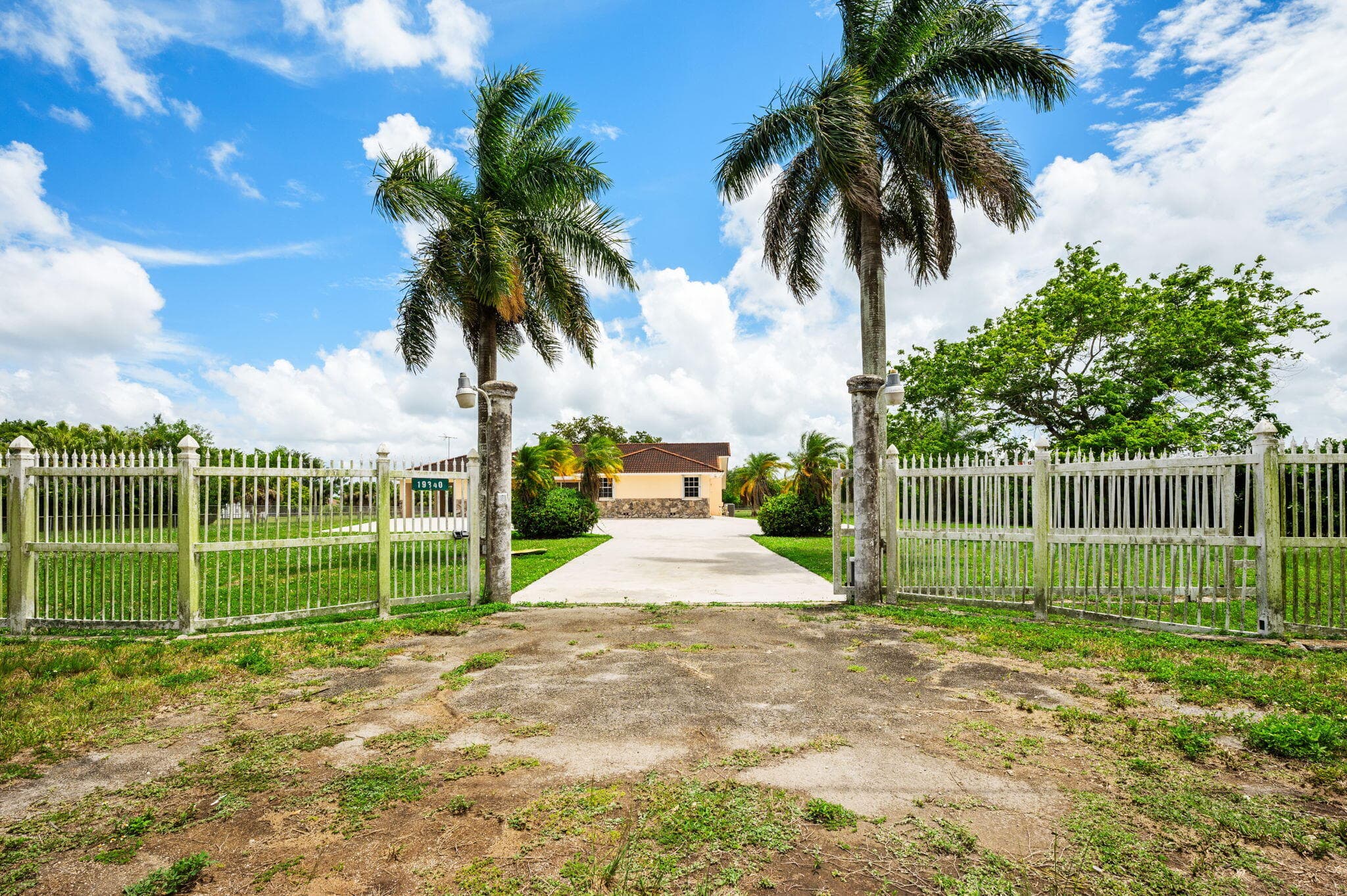19340 SW 190th Street, Miami, FL 33187 — photo 4 of 46