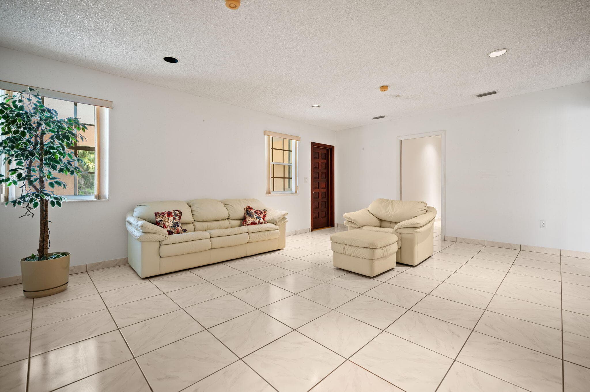 19340 SW 190th Street, Miami, FL 33187 — photo 9 of 46
