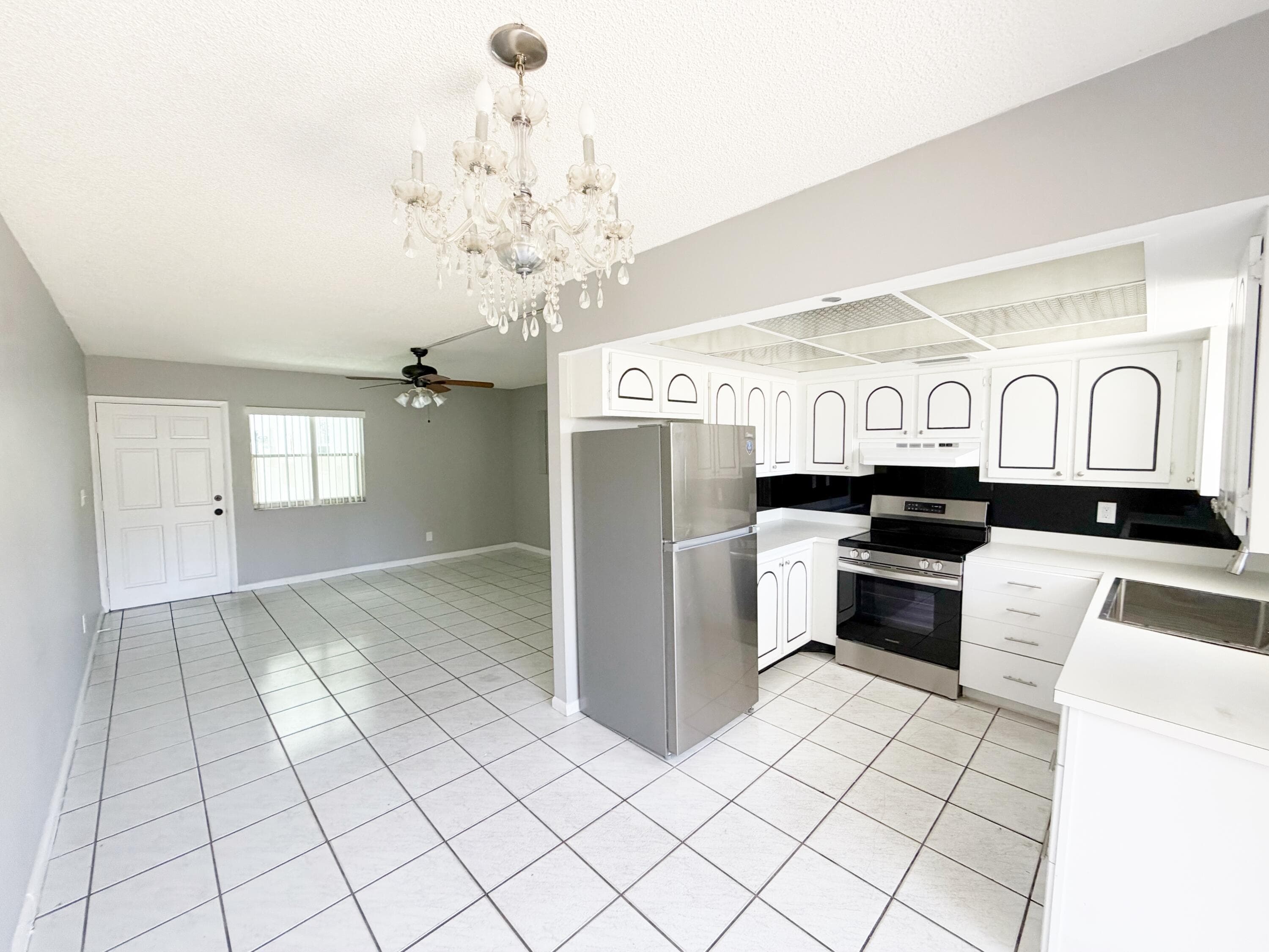 320 SW 1st Street, Pompano Beach, FL 33060 — photo 3 of 24