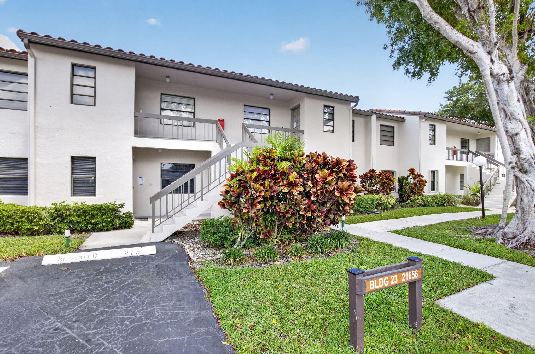 21656 Juego Circle 23g, Boca Raton, FL 33433 — photo 2 of 31