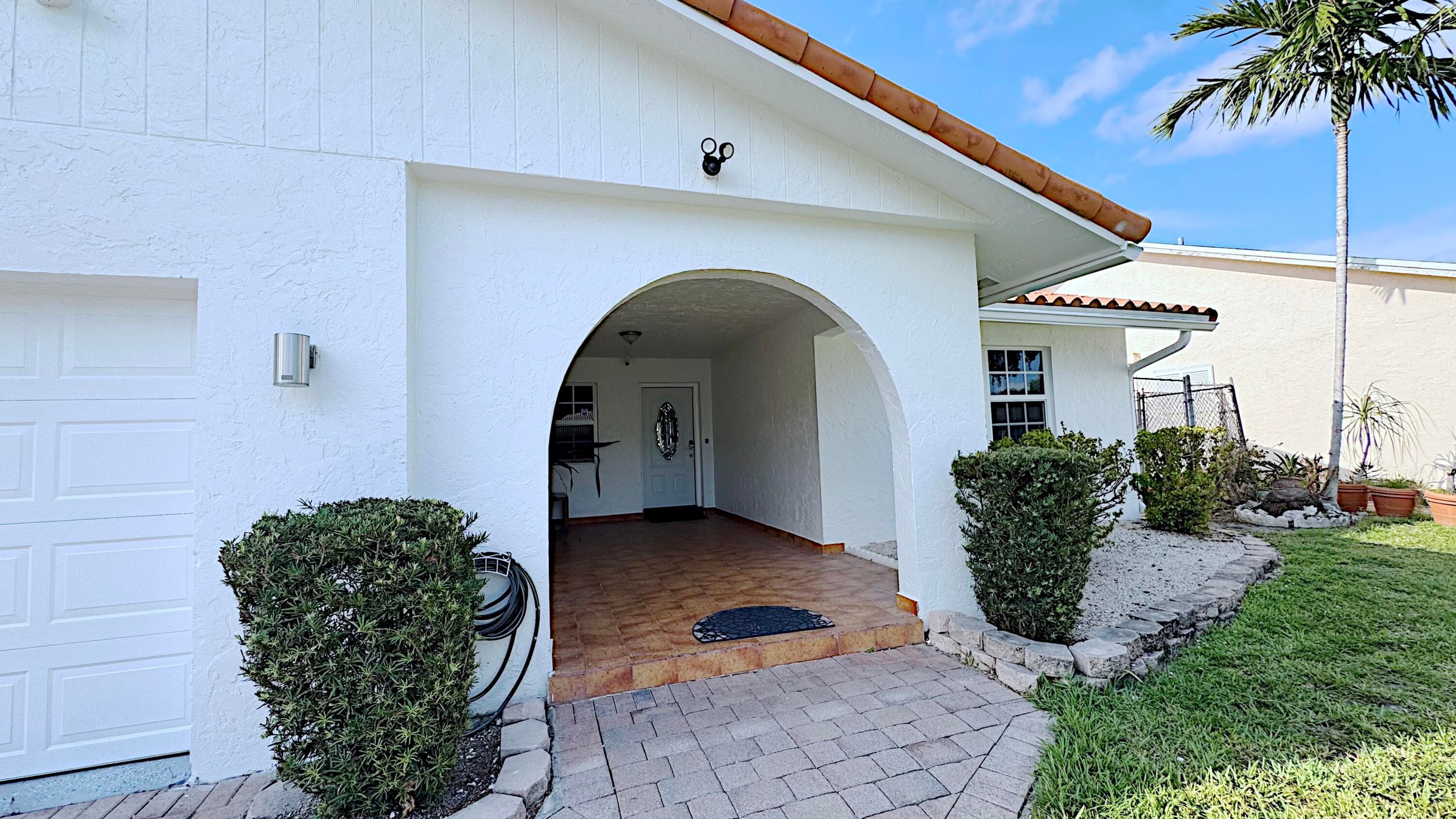 411 SE 4th Street, Dania Beach, FL 33004 — photo 4 of 70