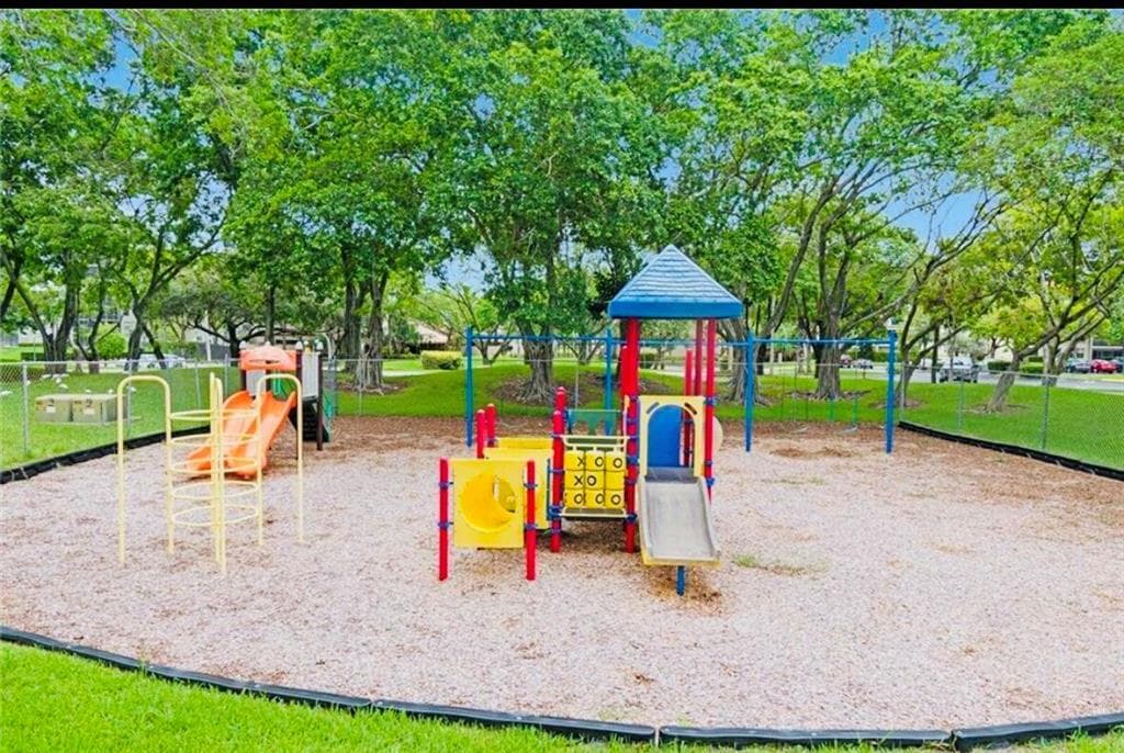 2214 S Cypress Bend Drive 208, Pompano Beach, FL 33069 — photo 8 of 8