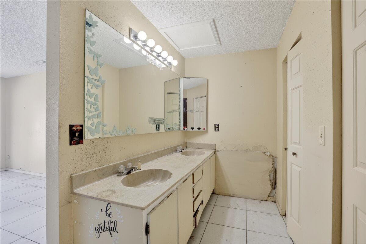 4240 NW 74th Avenue, Lauderhill, FL 33319 — photo 8 of 27
