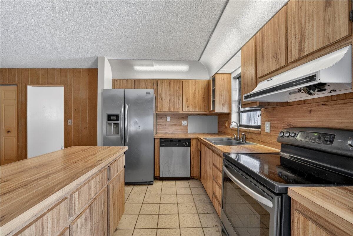 4240 NW 74th Avenue, Lauderhill, FL 33319 — photo 16 of 27