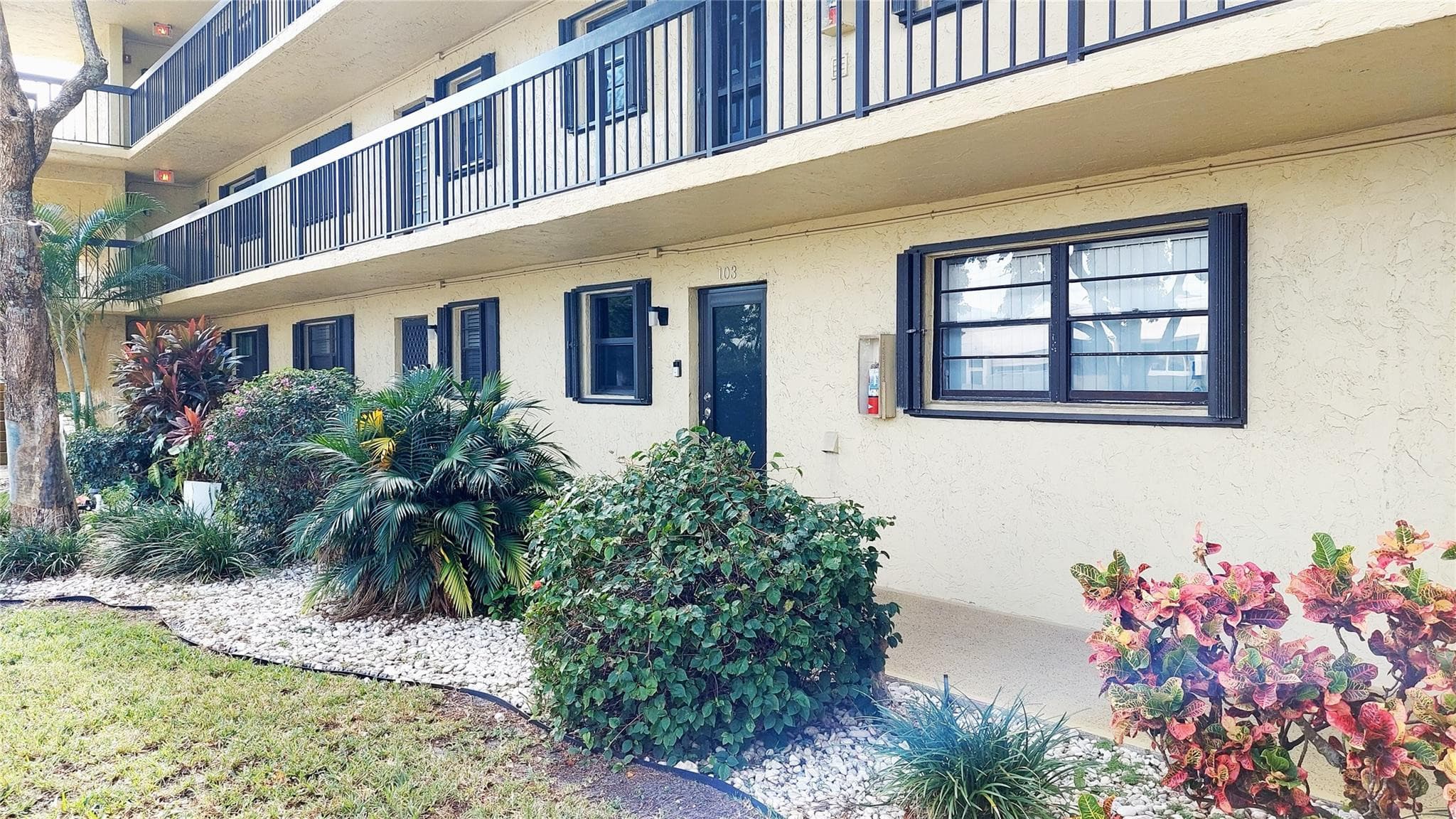 367 S Federal Highway B103, Deerfield Beach, FL 33441 — photo 2 of 34