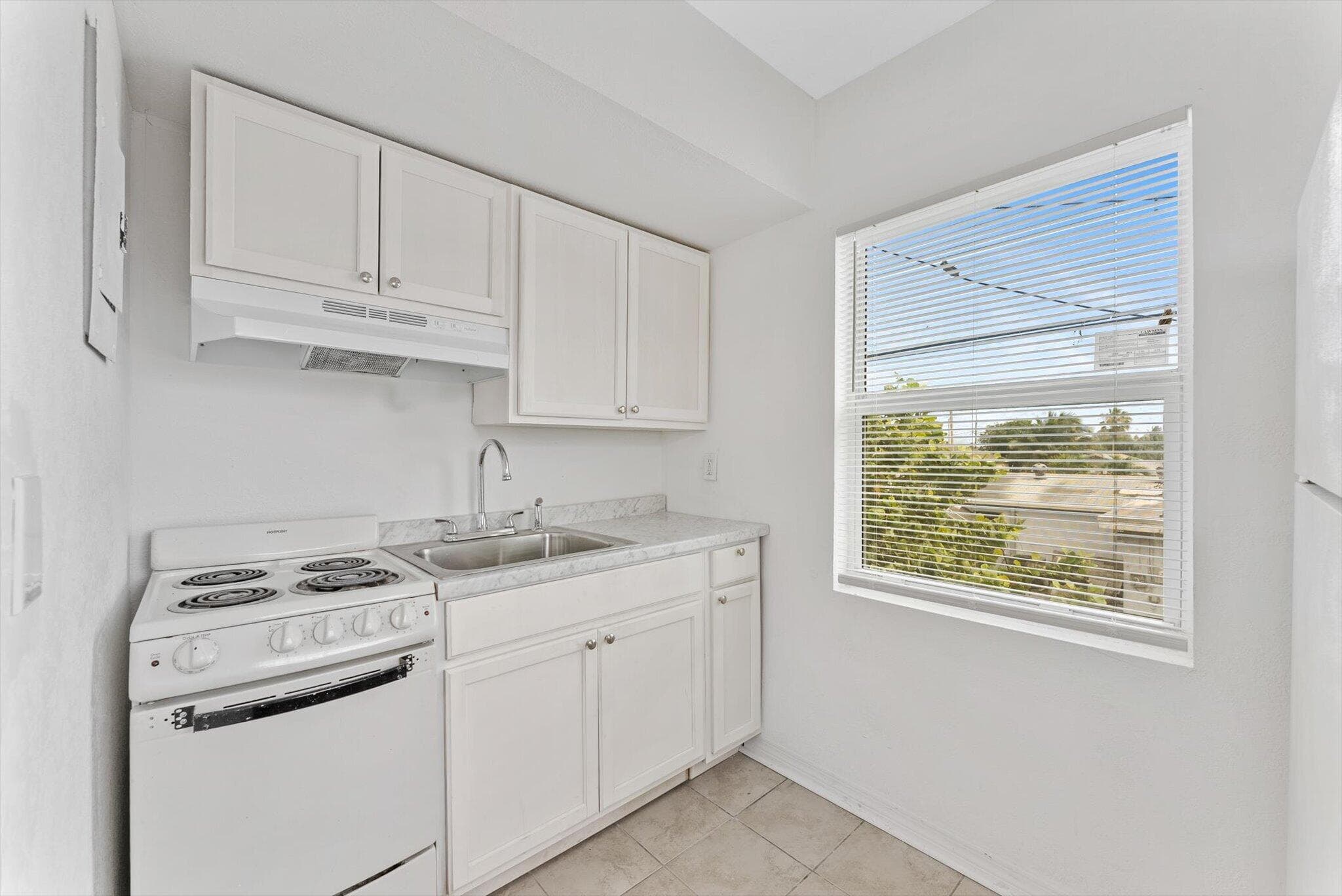 526 NW 12th Avenue, Boynton Beach, FL — photo 10 of 26