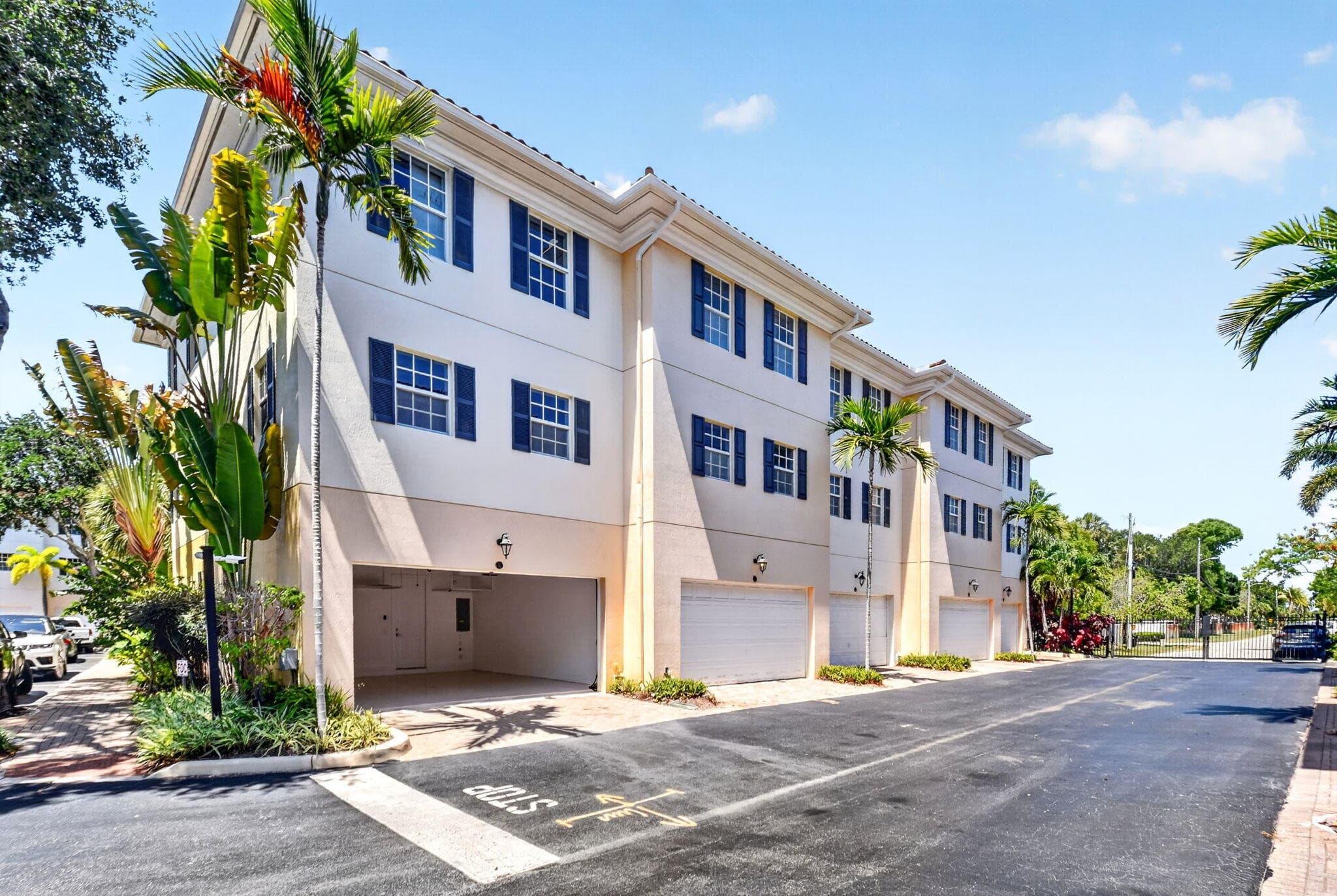 2502 N Dixie Highway 32, Lake Worth Beach, FL 33460 — photo 3 of 42