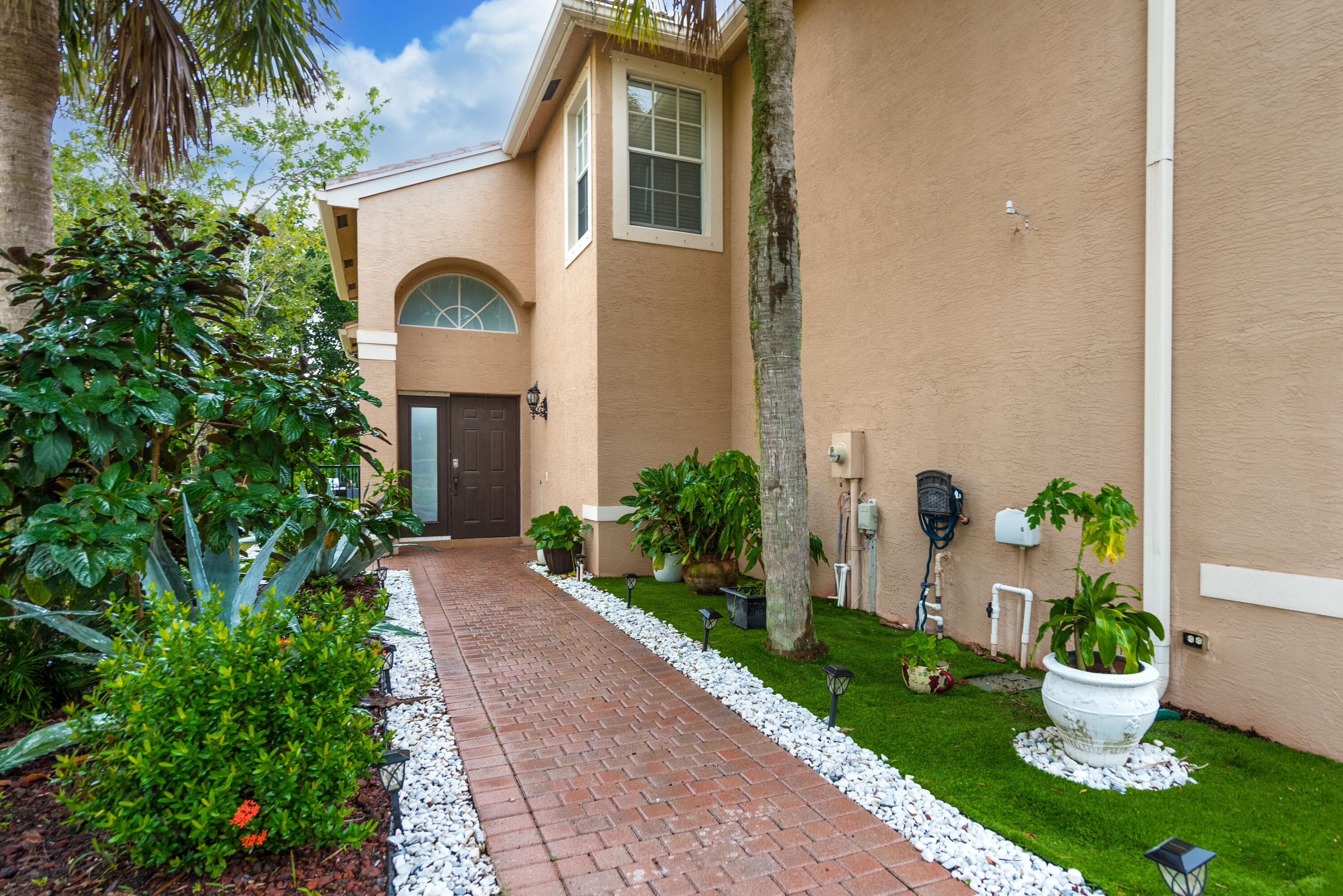 622 S Peppergrass Run S, Royal Palm Beach, FL 33411 — photo 2 of 43