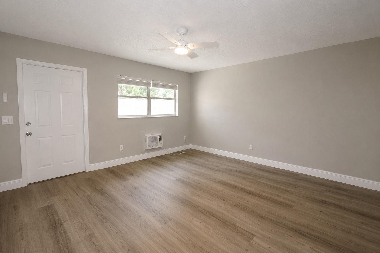 417 N E Street 39, Lake Worth Beach, FL 33460 — photo 4 of 14