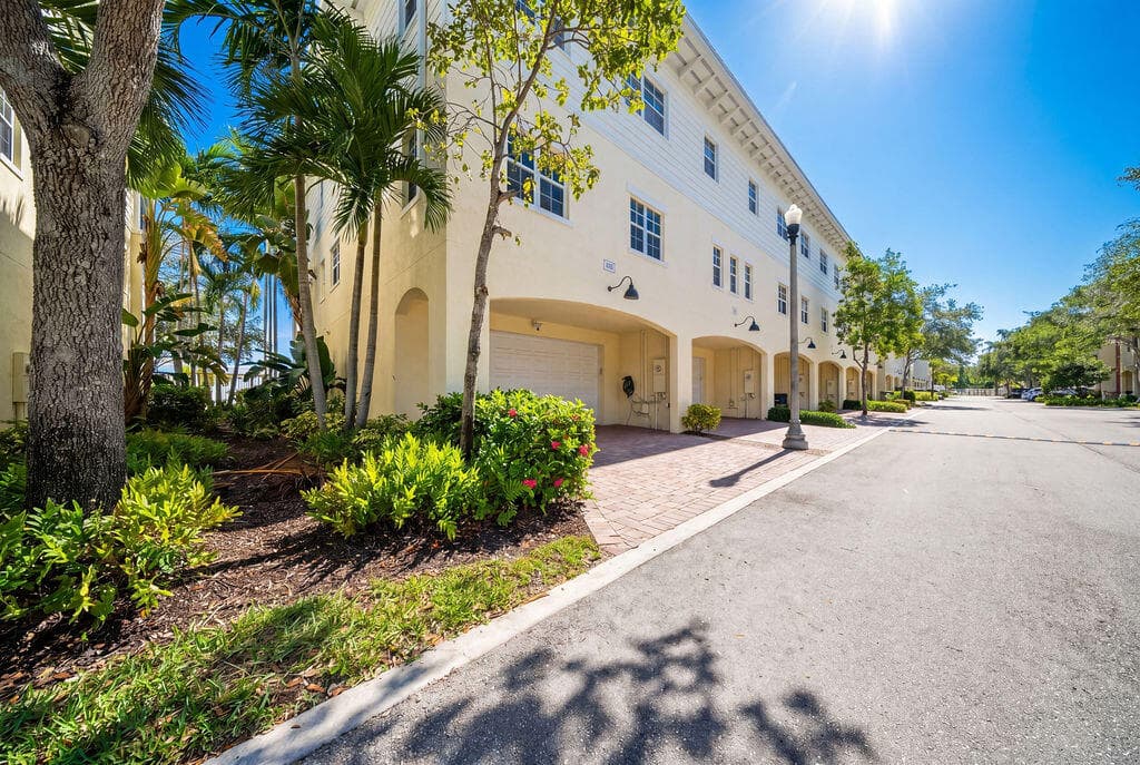 261 SW 6th Place, Pompano Beach, FL 33060 — photo 2 of 67
