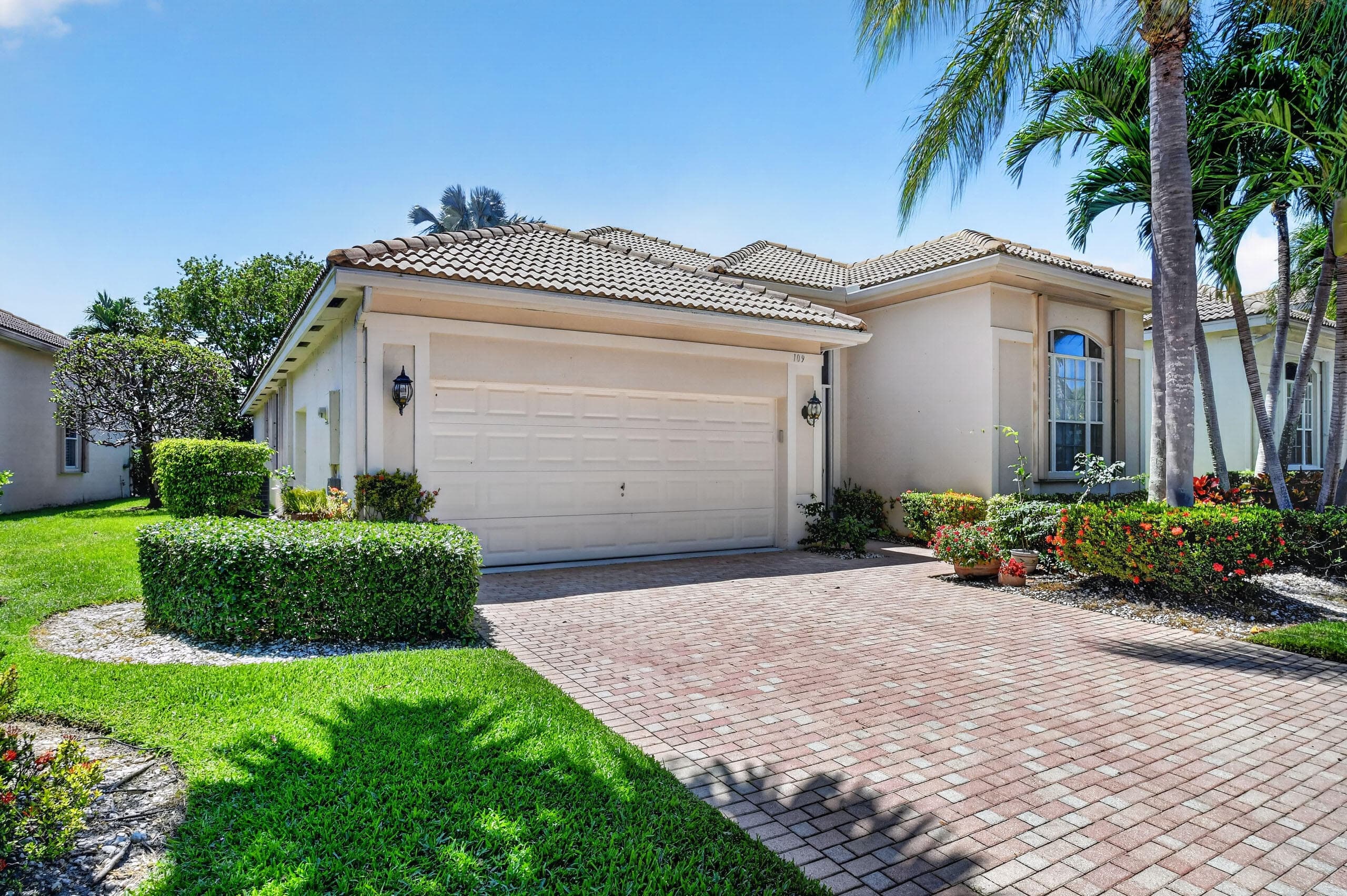 109 Palm Circle, Atlantis, FL 33462 — photo 4 of 58
