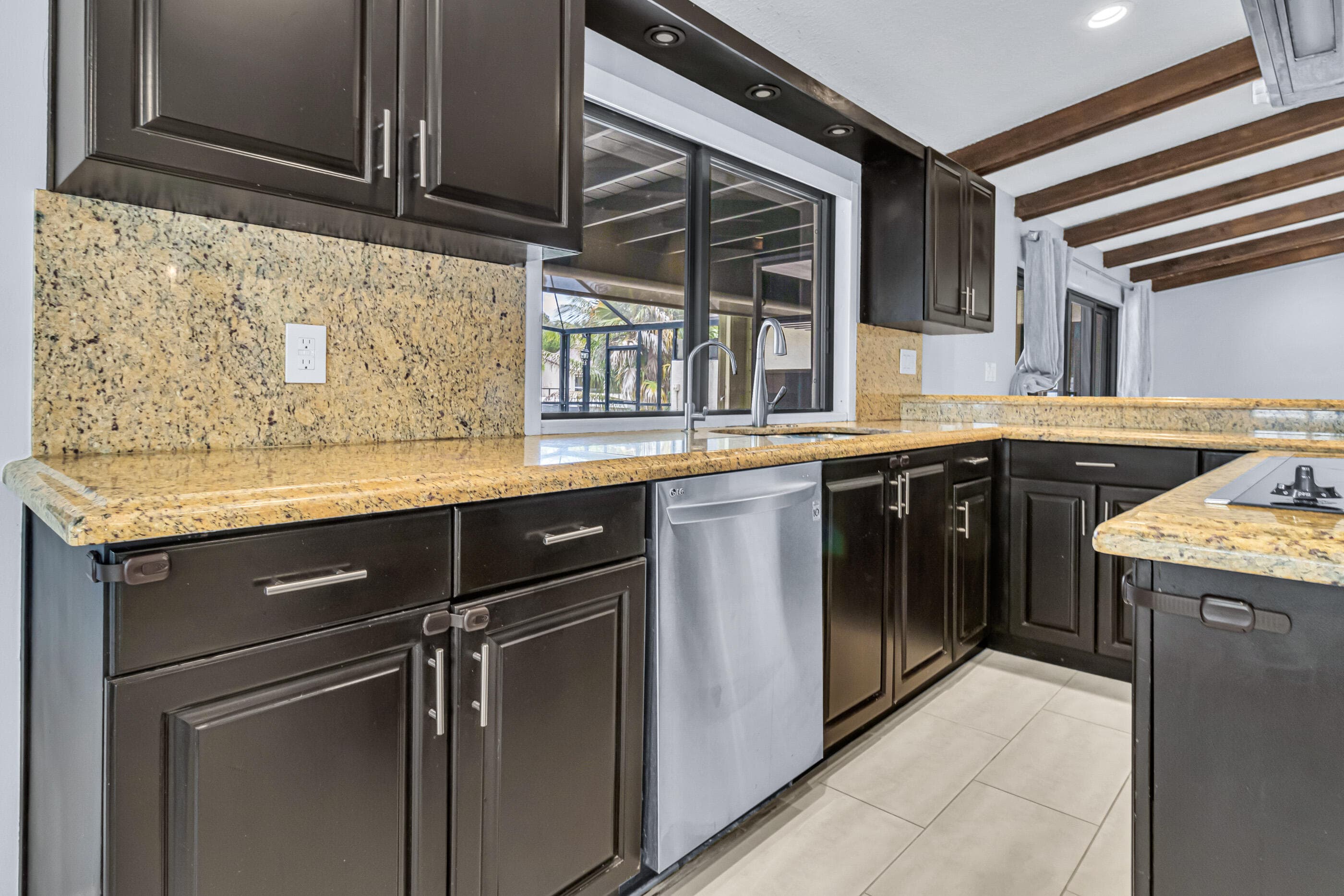 1083 NW 97th Avenue, Plantation, FL 33322 — photo 10 of 36
