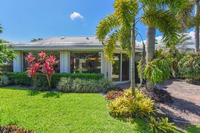 437 French Royale Circle, Atlantis, FL 33462 — photo 4 of 40