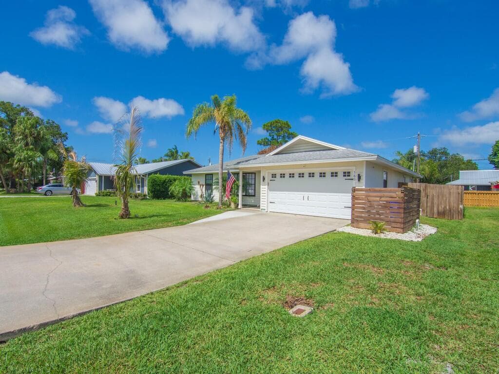 160 9th Court, Vero Beach, FL 32962 — photo 3 of 42