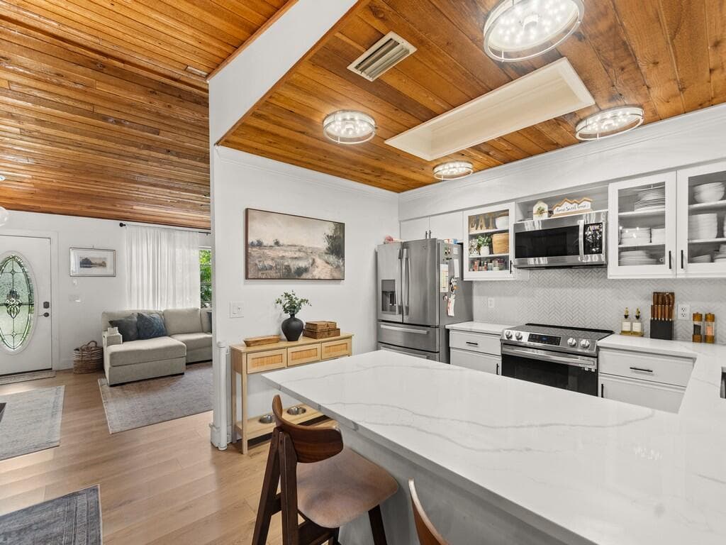 160 9th Court, Vero Beach, FL 32962 — photo 12 of 42