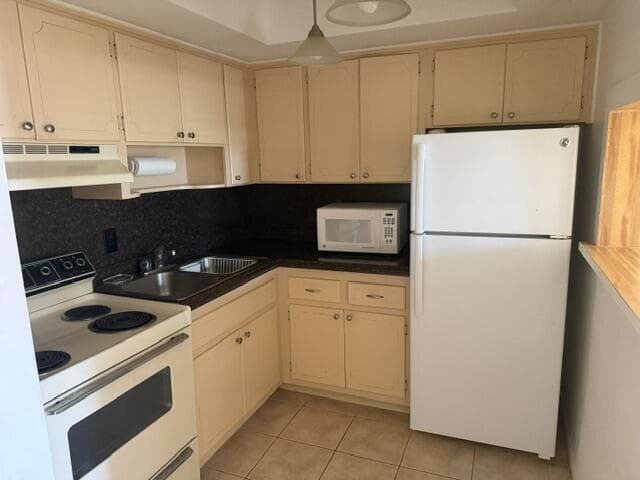 660 Glouchester Street 206, Boca Raton, FL 33487 — photo 2 of 13