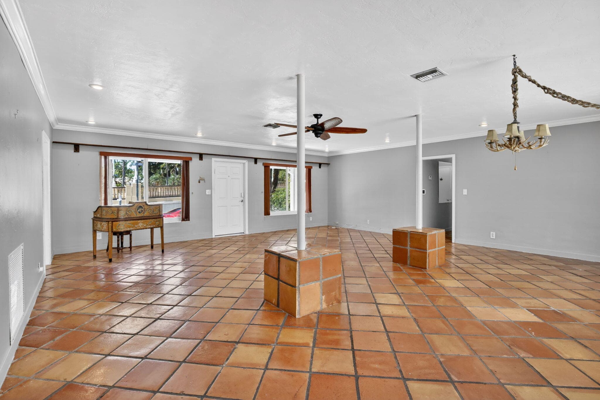 742 Hollywood Boulevard, Hollywood, FL 33019 — photo 8 of 50