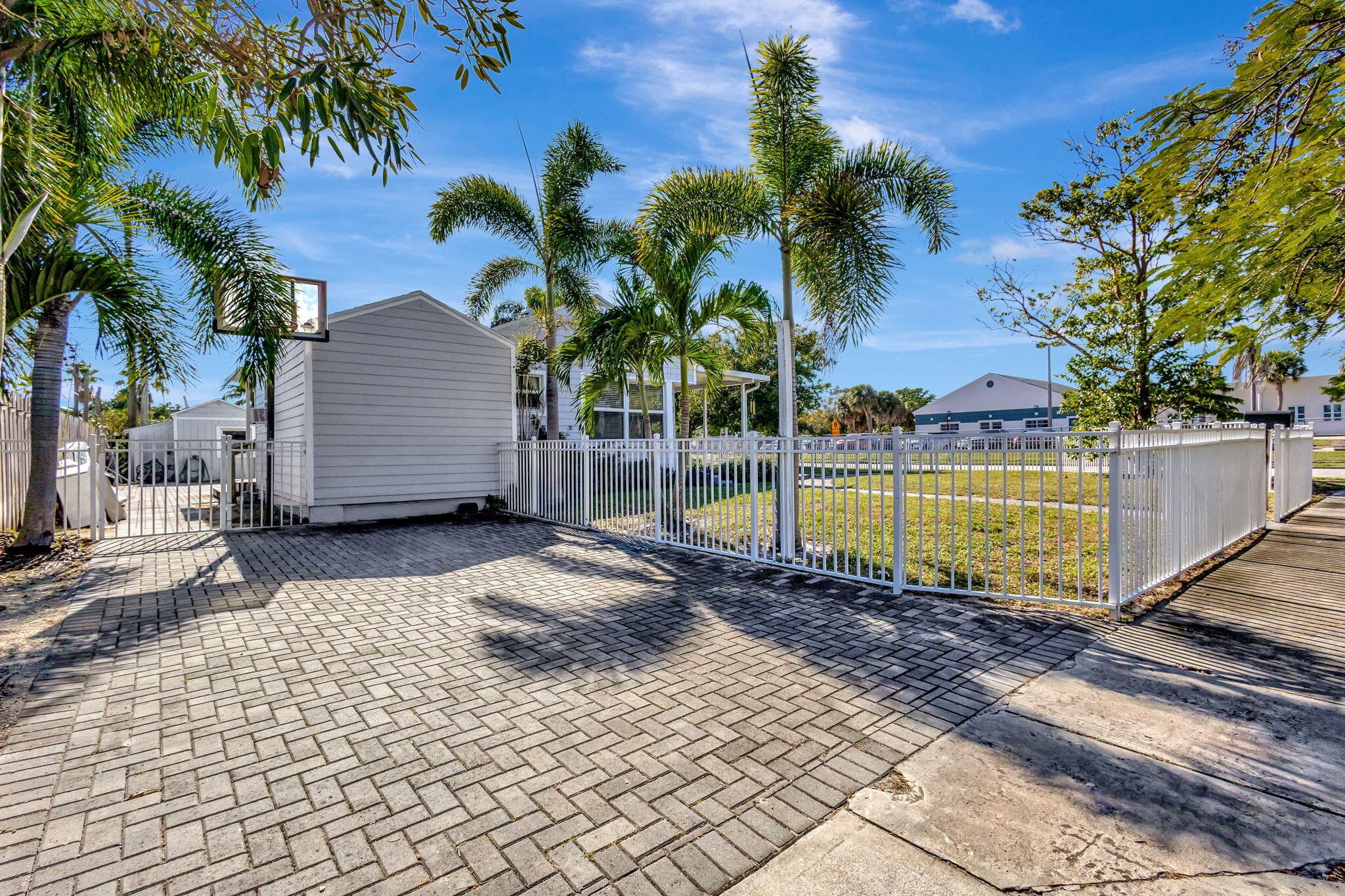 736 Rockland Drive, West Palm Beach, FL 33405 — photo 7 of 71