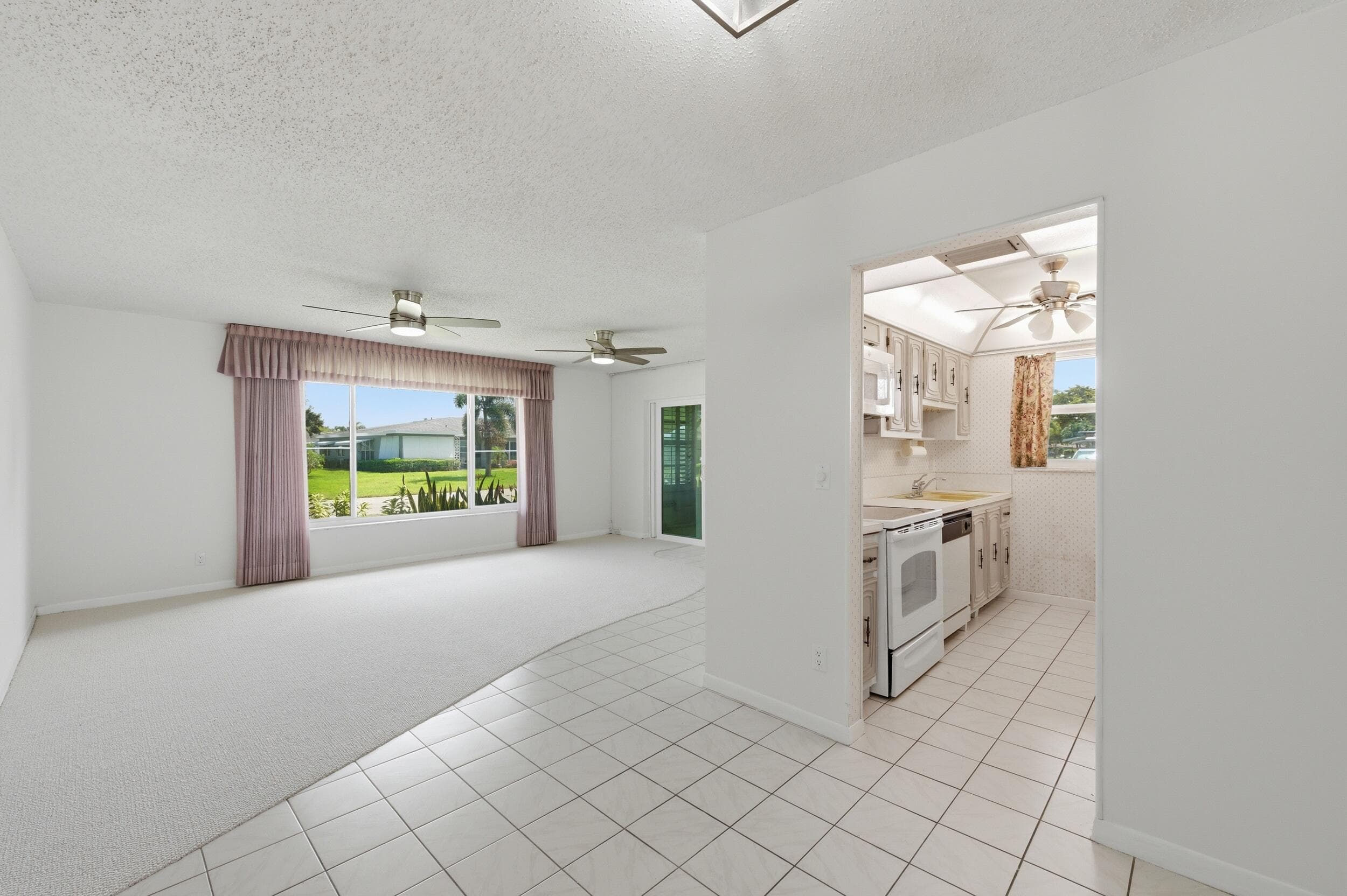 875 North Drive D, Delray Beach, FL 33445 — photo 11 of 37