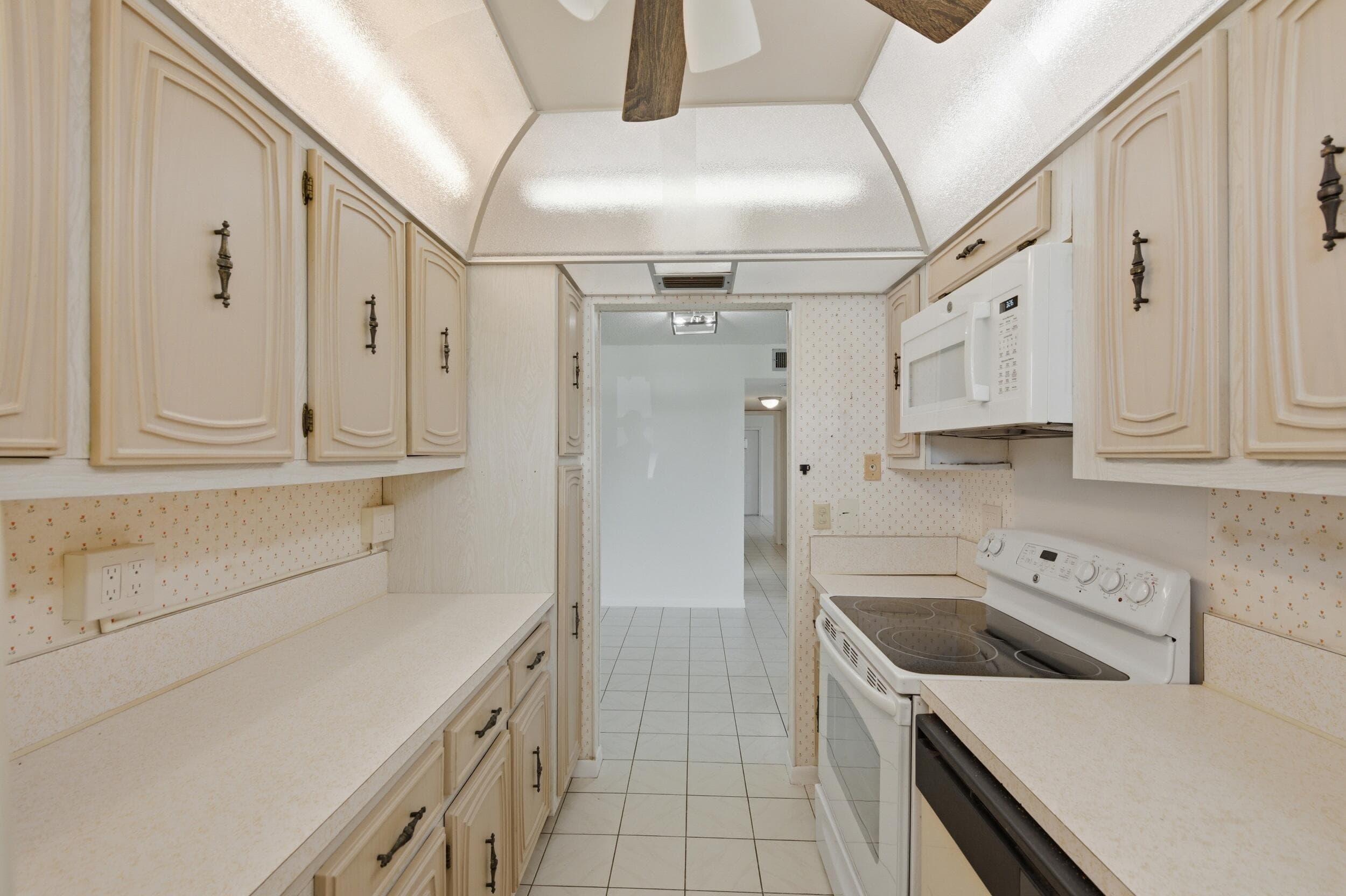 875 North Drive D, Delray Beach, FL 33445 — photo 14 of 37