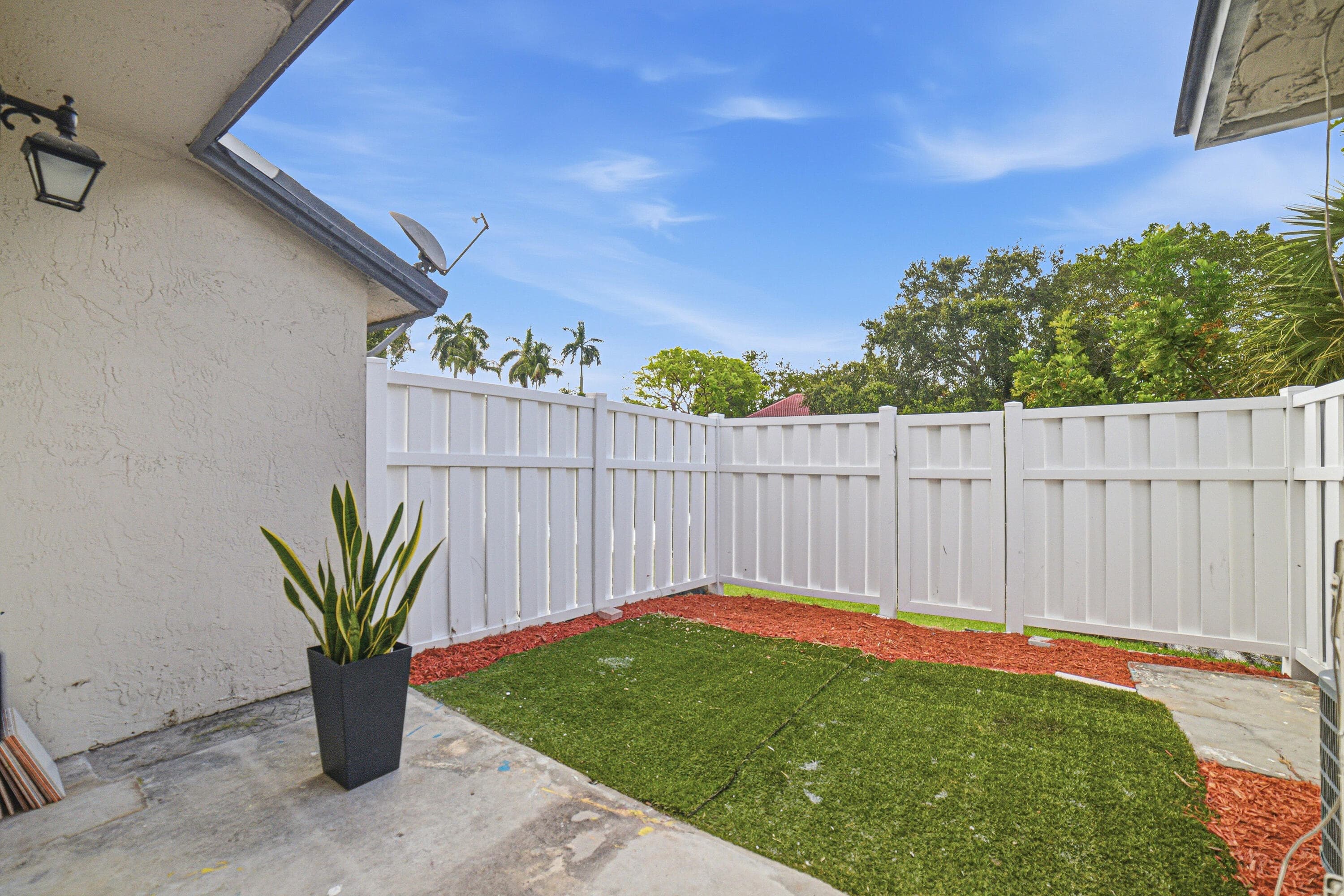8207 Fairway Road Road 8207, Sunrise, FL 33351 — photo 24 of 34
