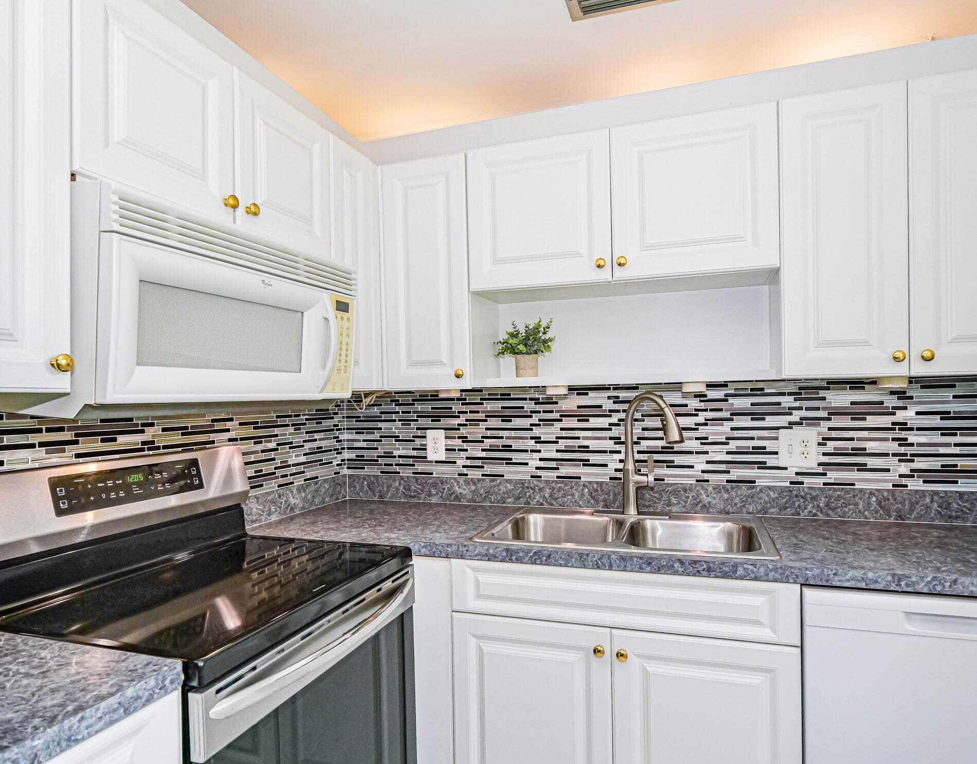 109 Spring Lake Court 105, Vero Beach, FL 32962 — photo 9 of 36