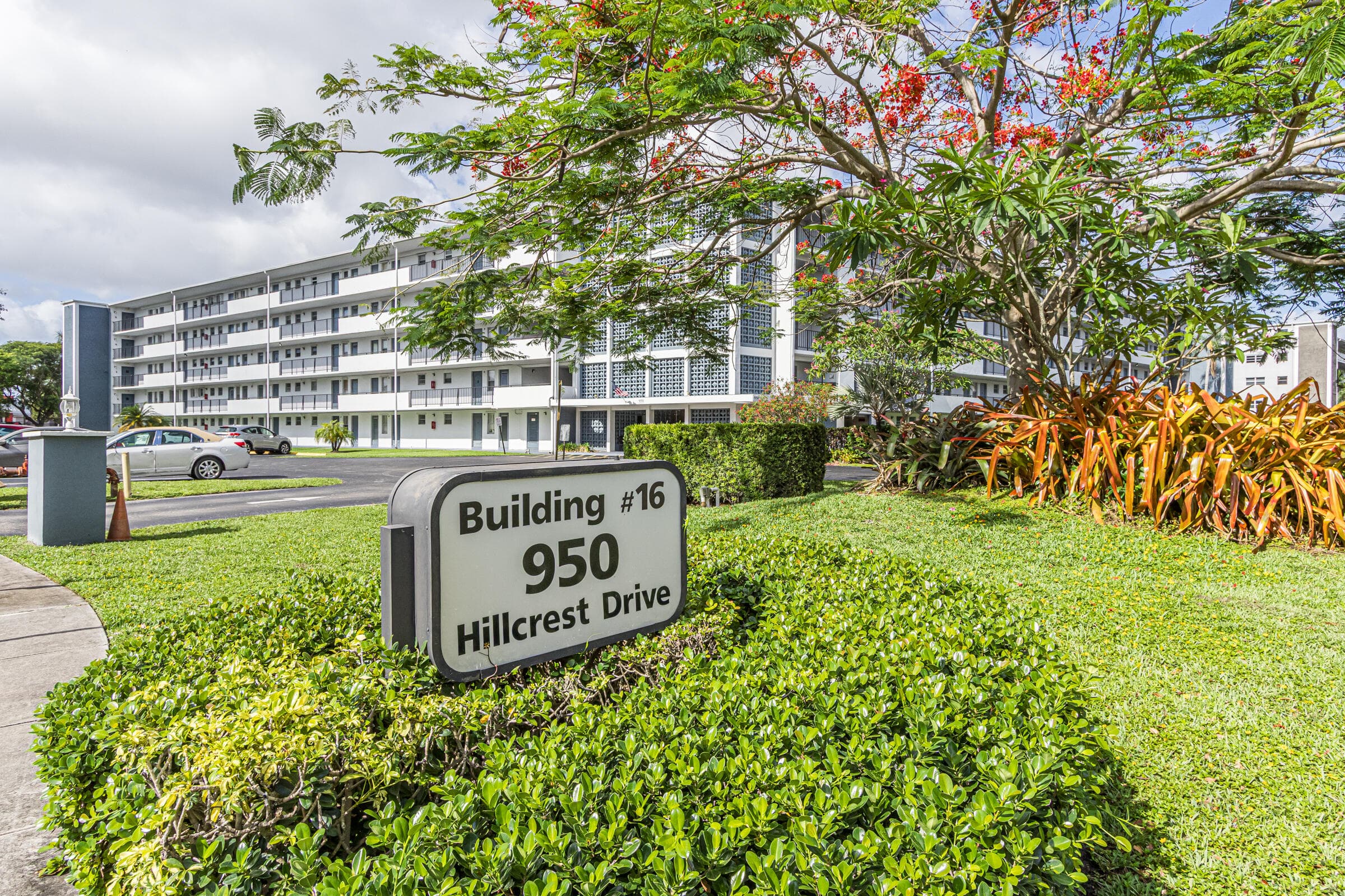 950 Hillcrest Drive 514, Hollywood, FL 33021 — photo 1 of 42