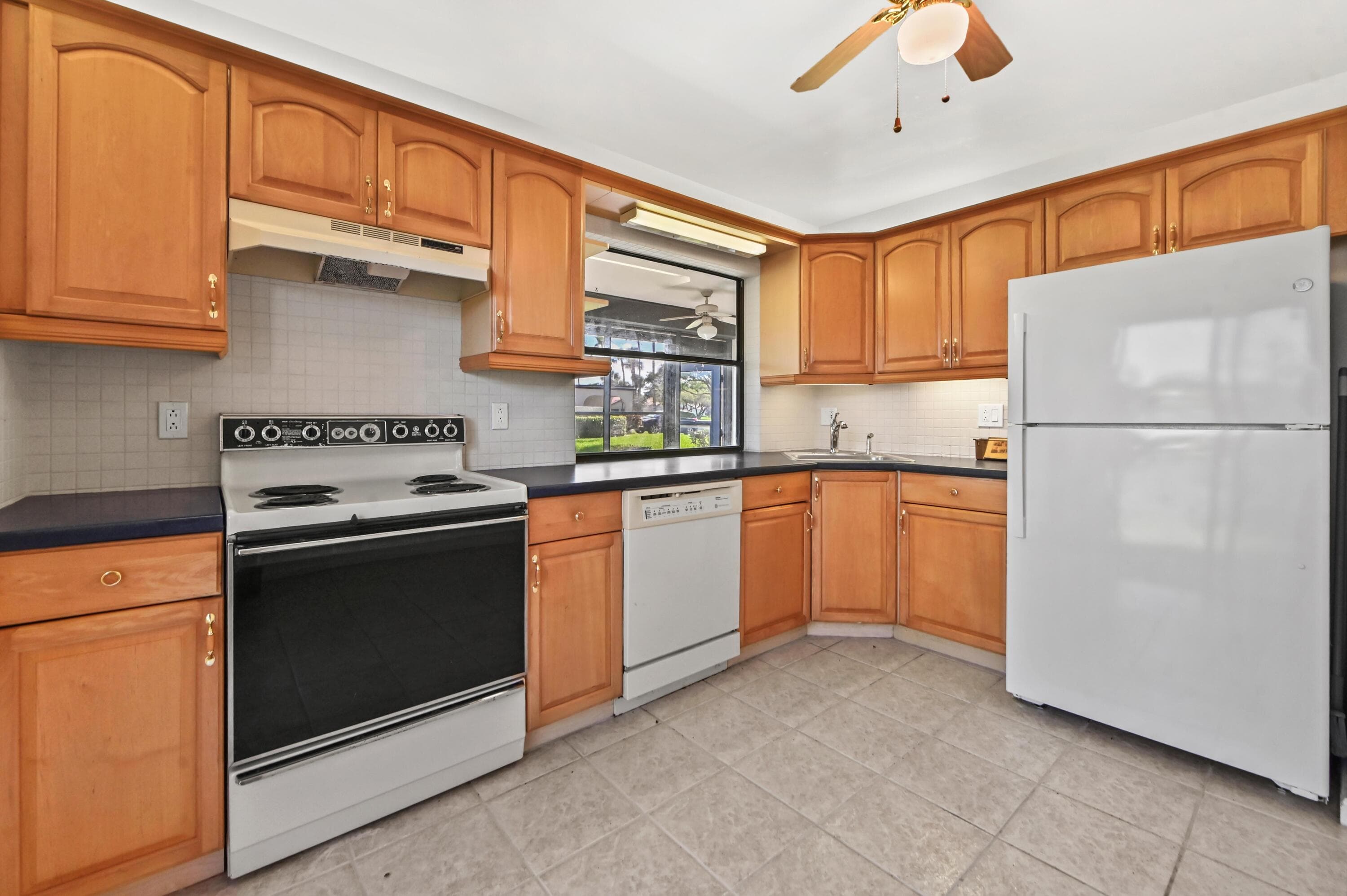 5537 Parkwalk Circle E, Boynton Beach, FL 33472 — photo 7 of 26