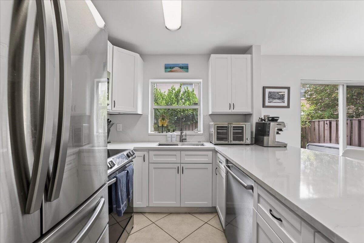 10870 NW 12th Drive, Plantation, FL 33322 — photo 4 of 38