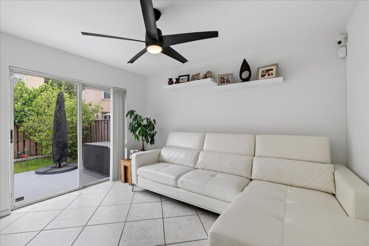 10870 NW 12th Drive, Plantation, FL 33322 — photo 16 of 38