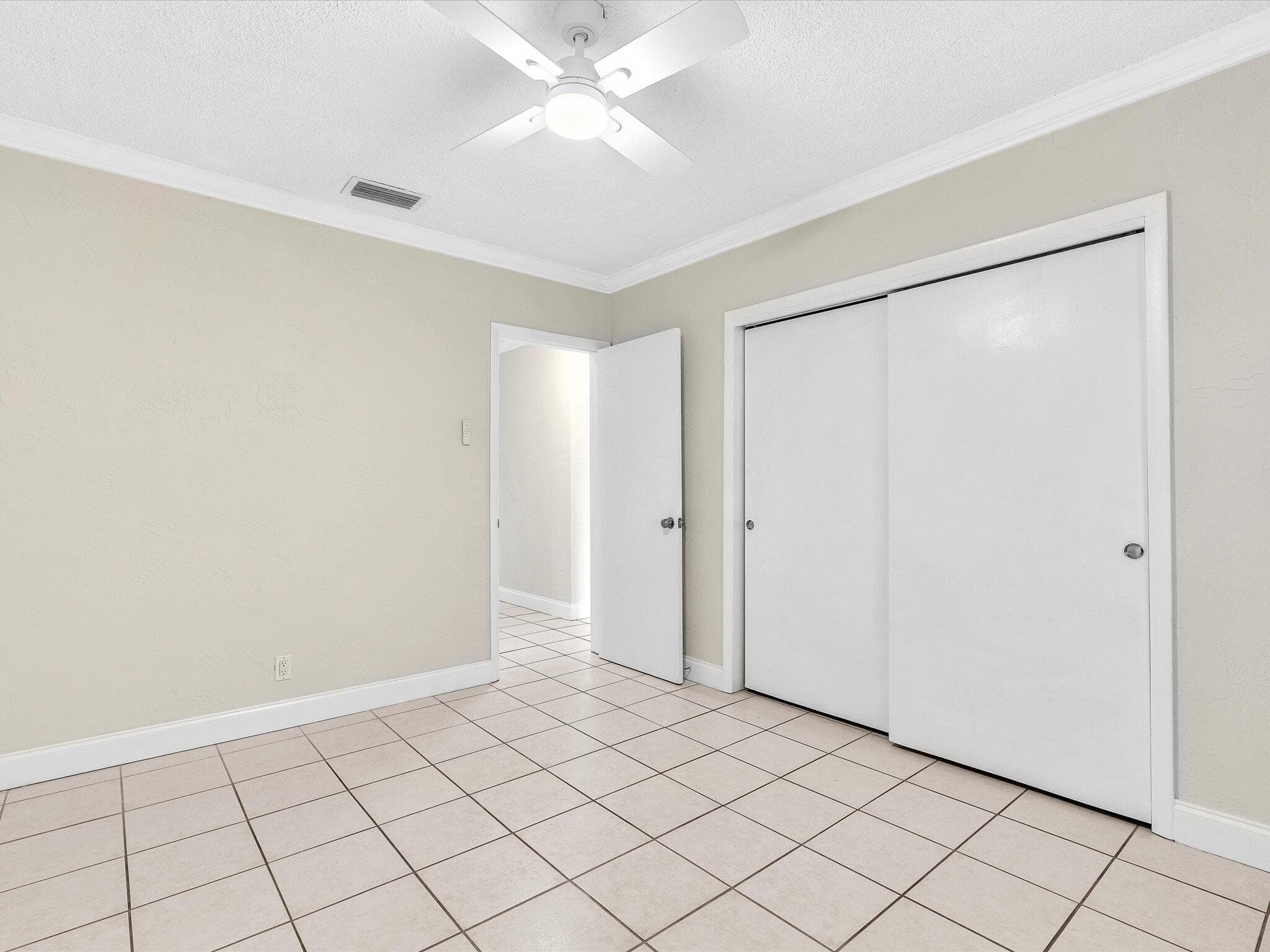 3421 NE 15th Avenue 8, Oakland Park, FL 33334 — photo 26 of 57