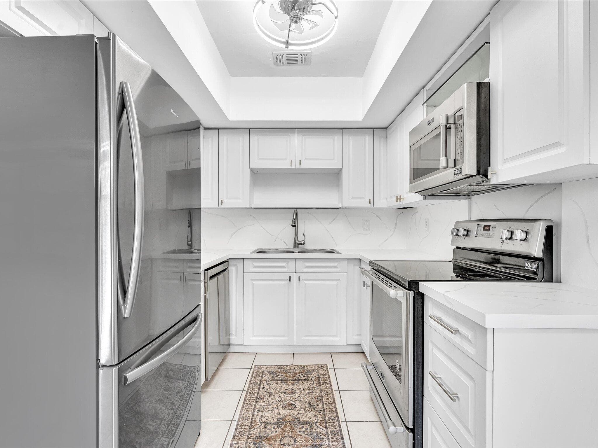 3421 NE 15th Avenue 8, Oakland Park, FL 33334 — photo 4 of 57