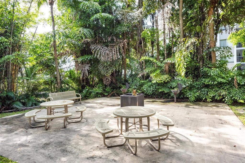 741 N Pine Island Road 303, Plantation, FL 33324 — photo 17 of 22