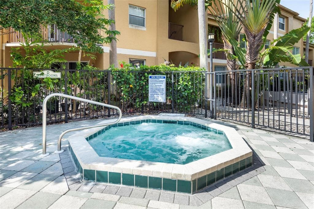 741 N Pine Island Road 303, Plantation, FL 33324 — photo 7 of 22