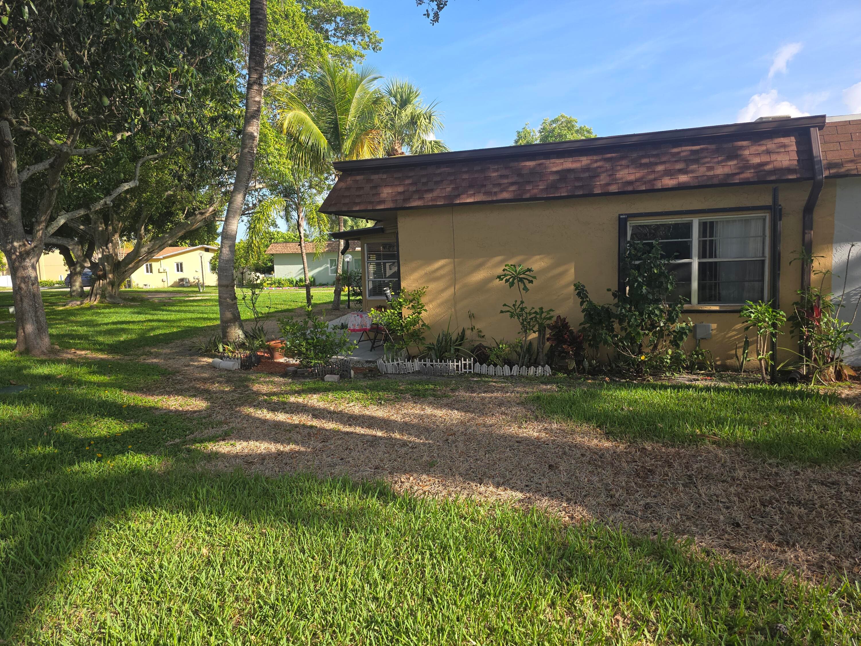 2002 SW Natura Boulevard B, Deerfield Beach, FL 33441 — photo 4 of 47