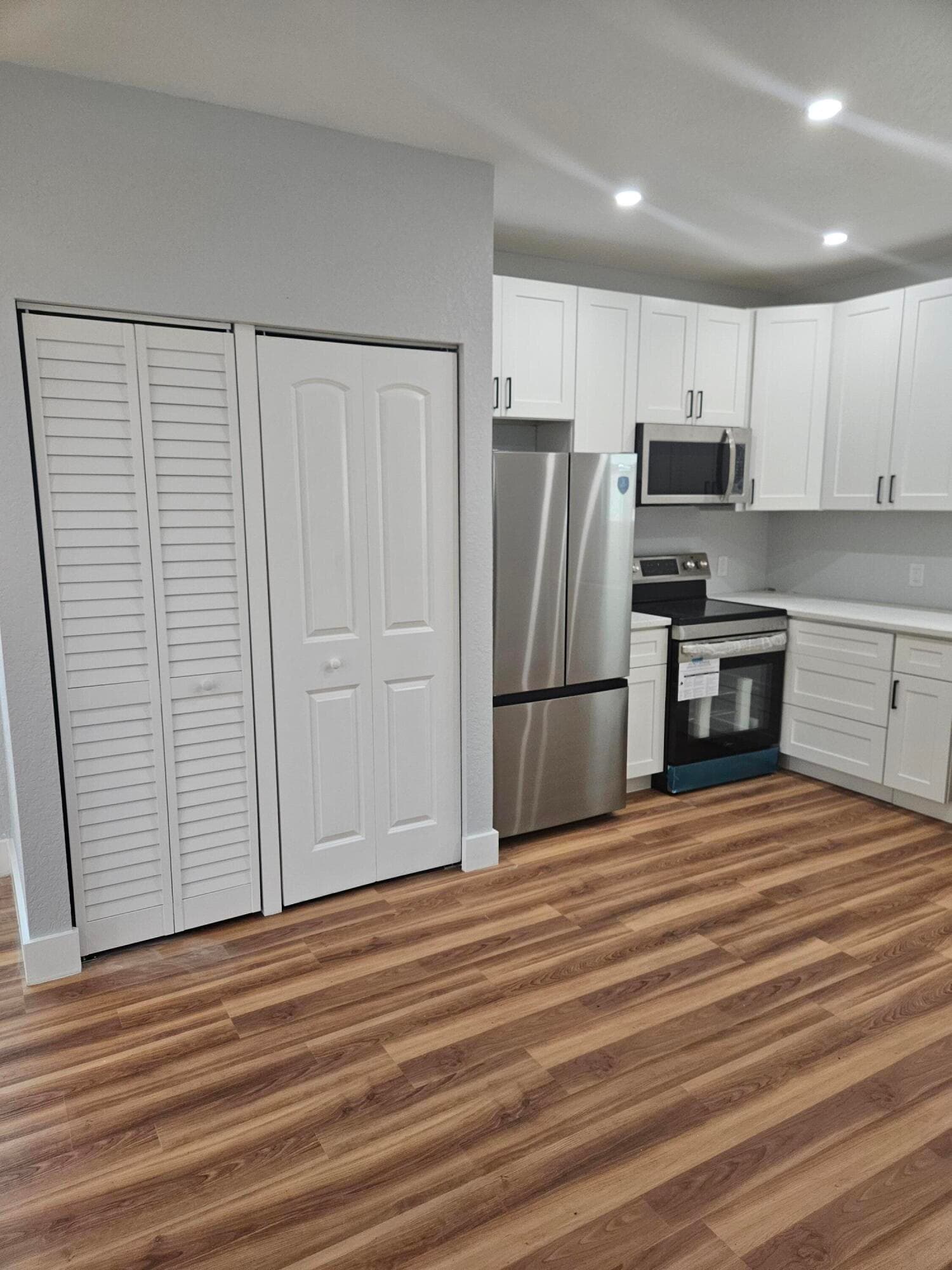 717 Selkirk Street, West Palm Beach, FL 33405 — photo 10 of 23