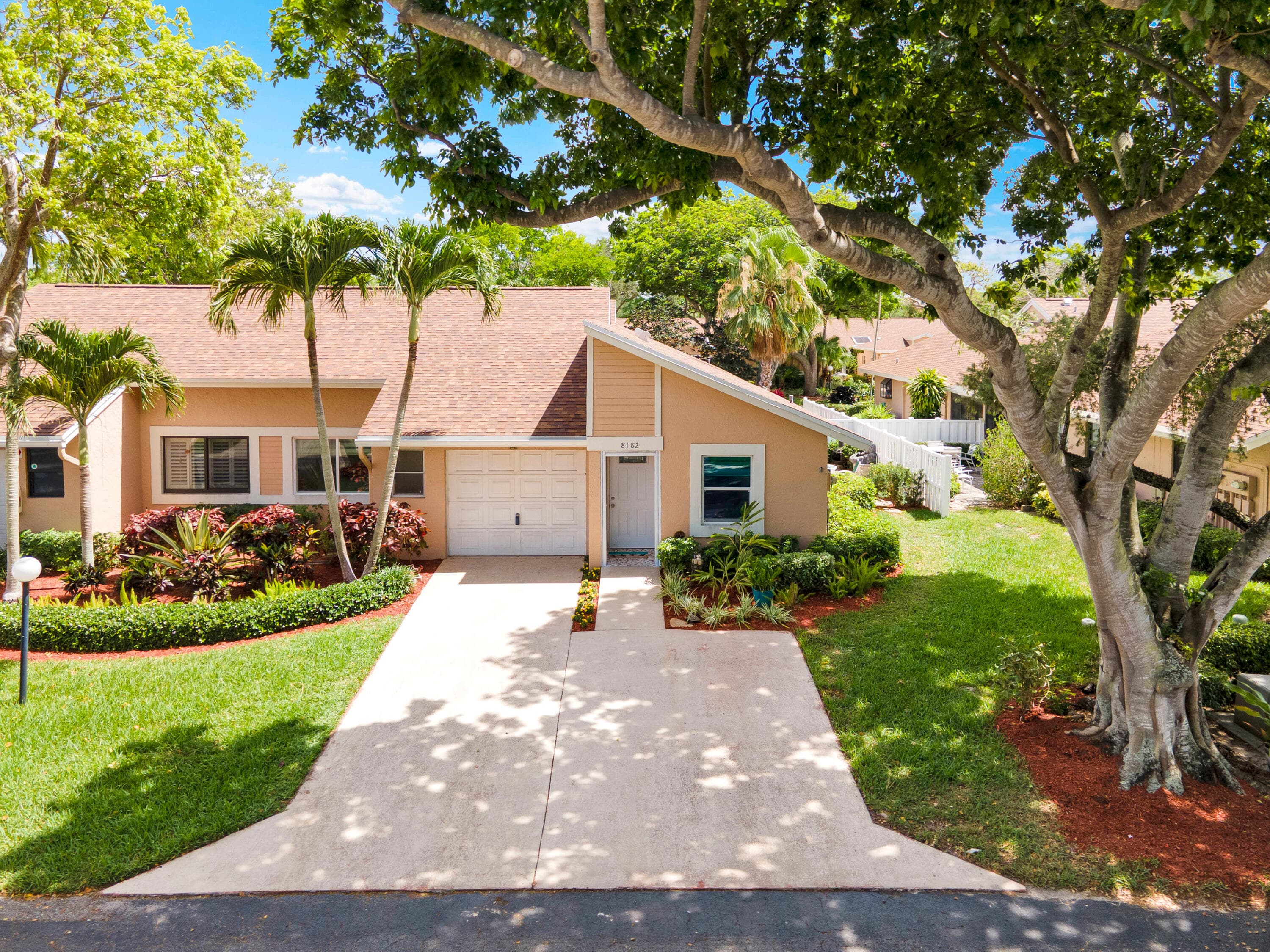8182 Springtree Road, Boca Raton, FL 33496 — photo 3 of 42