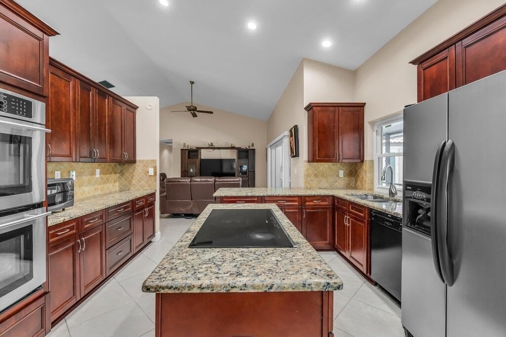 895 NW 110th Lane, Coral Springs, FL 33071 — photo 12 of 37