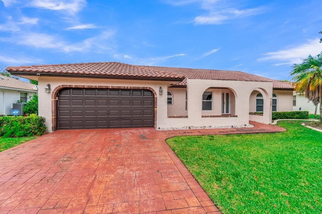 895 NW 110th Lane, Coral Springs, FL 33071 — photo