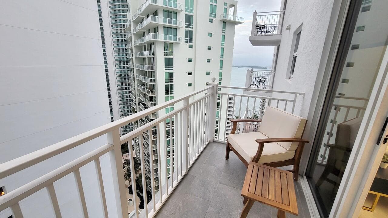 185 SE 14th Terrace 2402, Miami, FL 33131 — photo 17 of 21