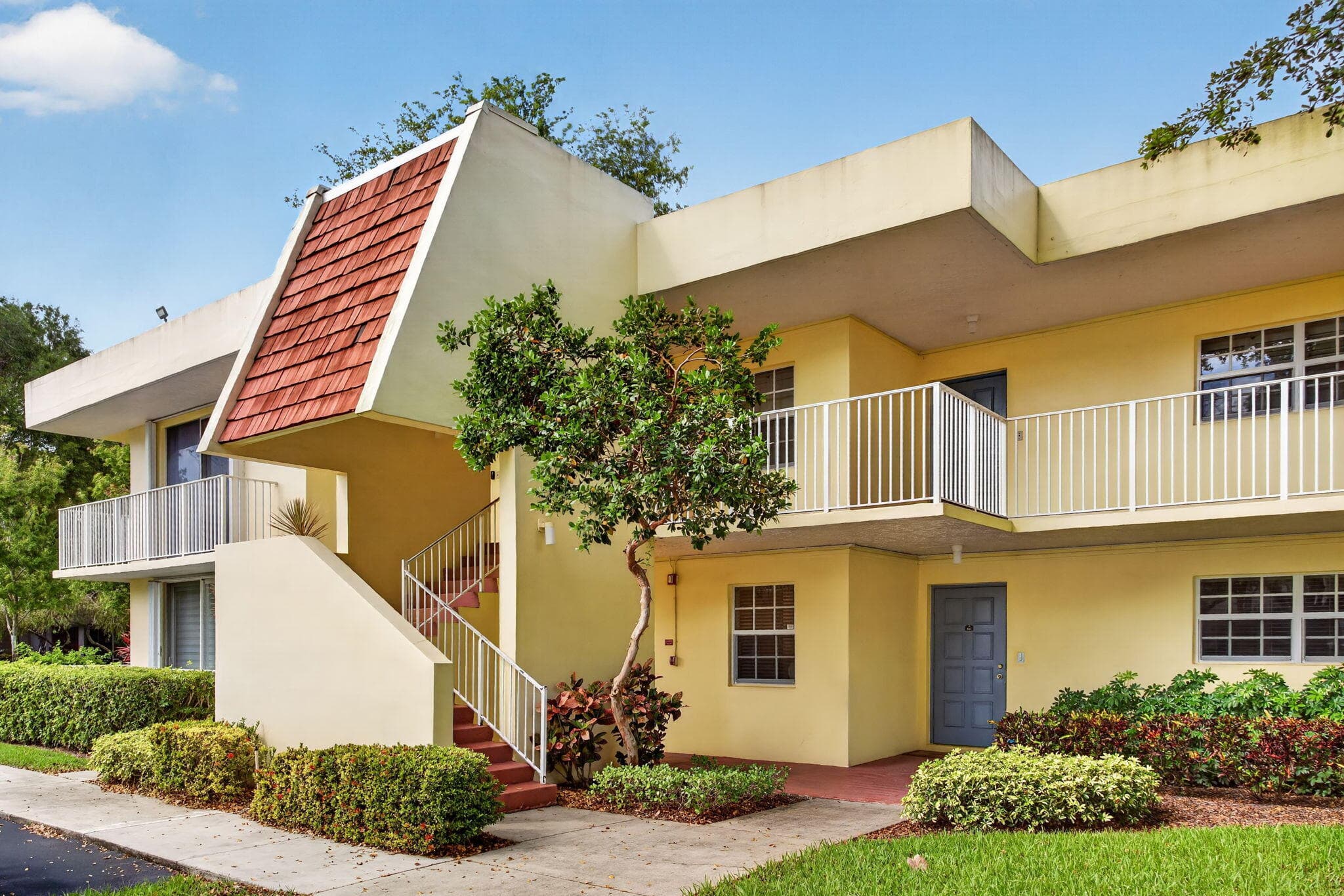 500 Oaks Lane 111, Pompano Beach, FL 33069 — photo 1 of 25