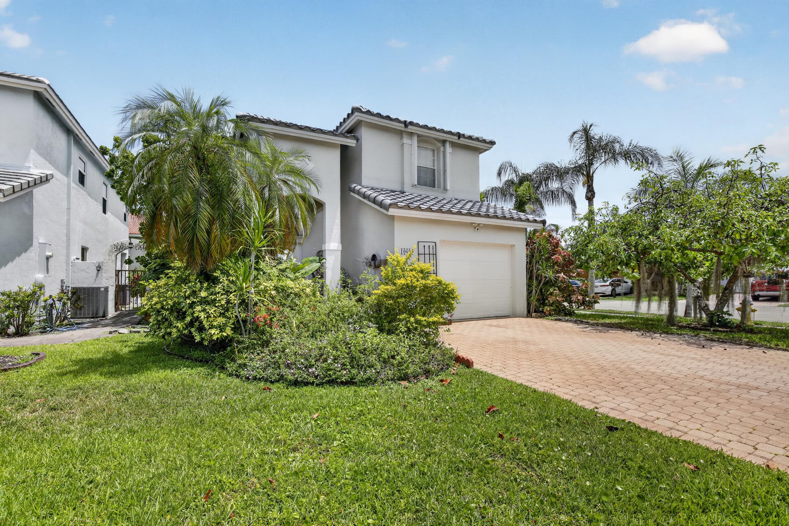 10690 NW 2nd Circle, Pembroke Pines, FL 33026 — photo 3 of 40