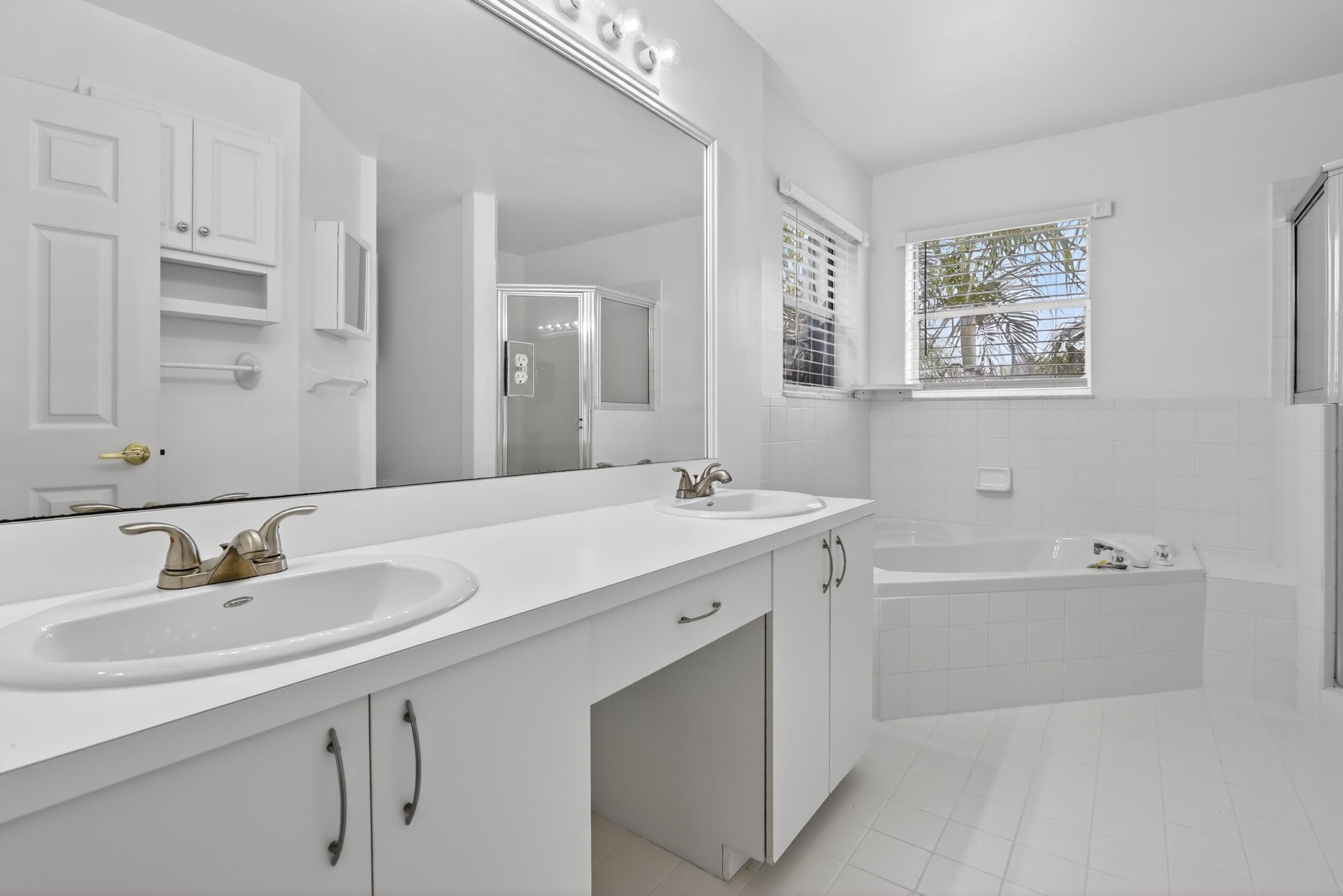 10690 NW 2nd Circle, Pembroke Pines, FL 33026 — photo 23 of 40