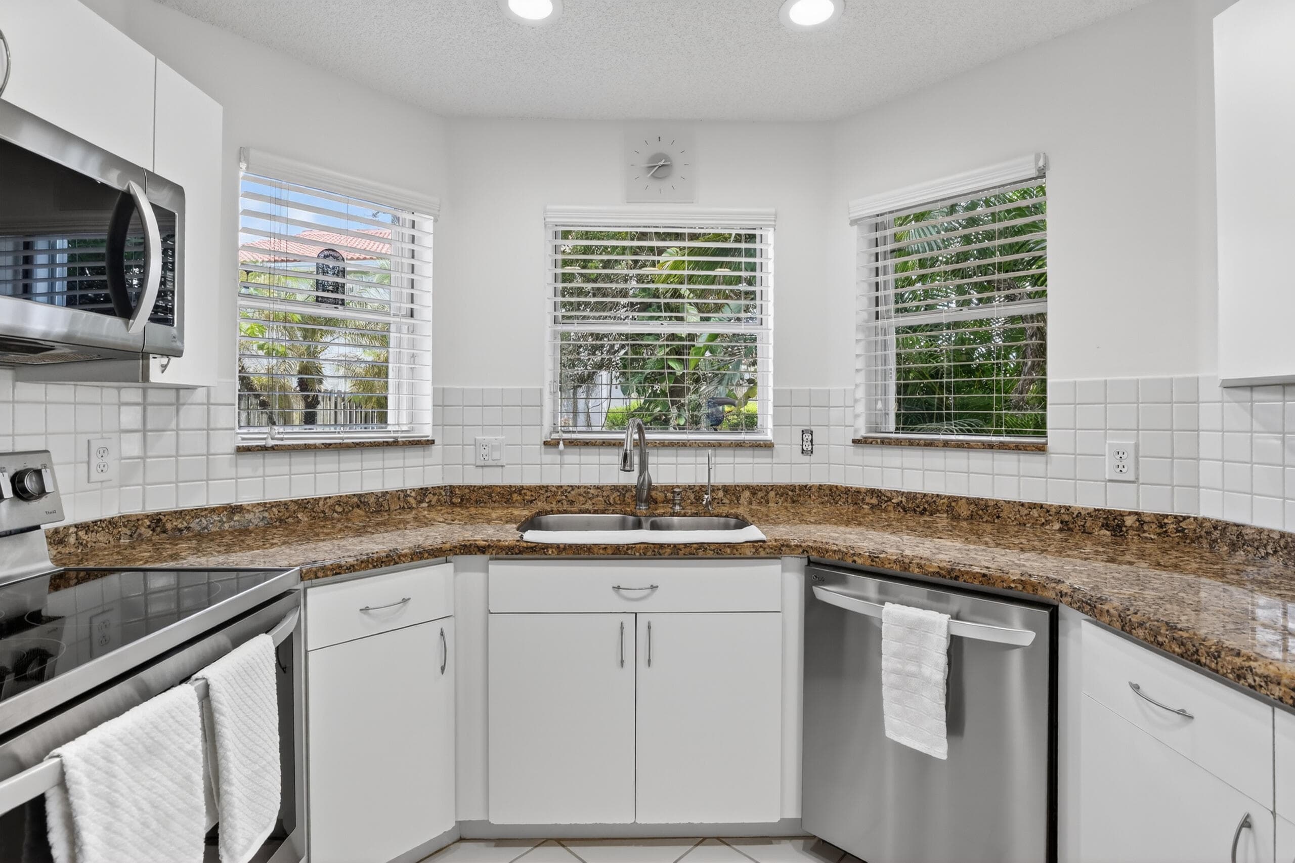 10690 NW 2nd Circle, Pembroke Pines, FL 33026 — photo 12 of 40