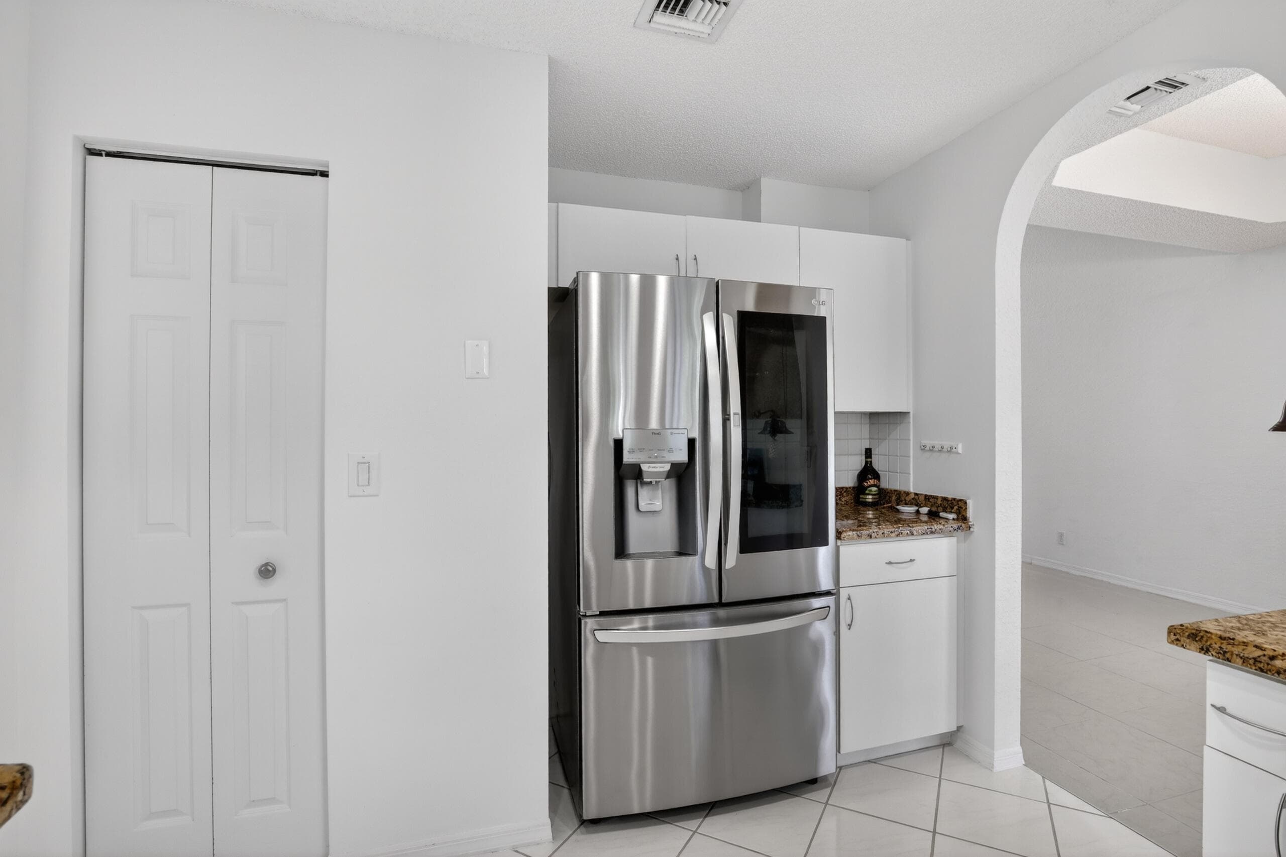 10690 NW 2nd Circle, Pembroke Pines, FL 33026 — photo 14 of 40