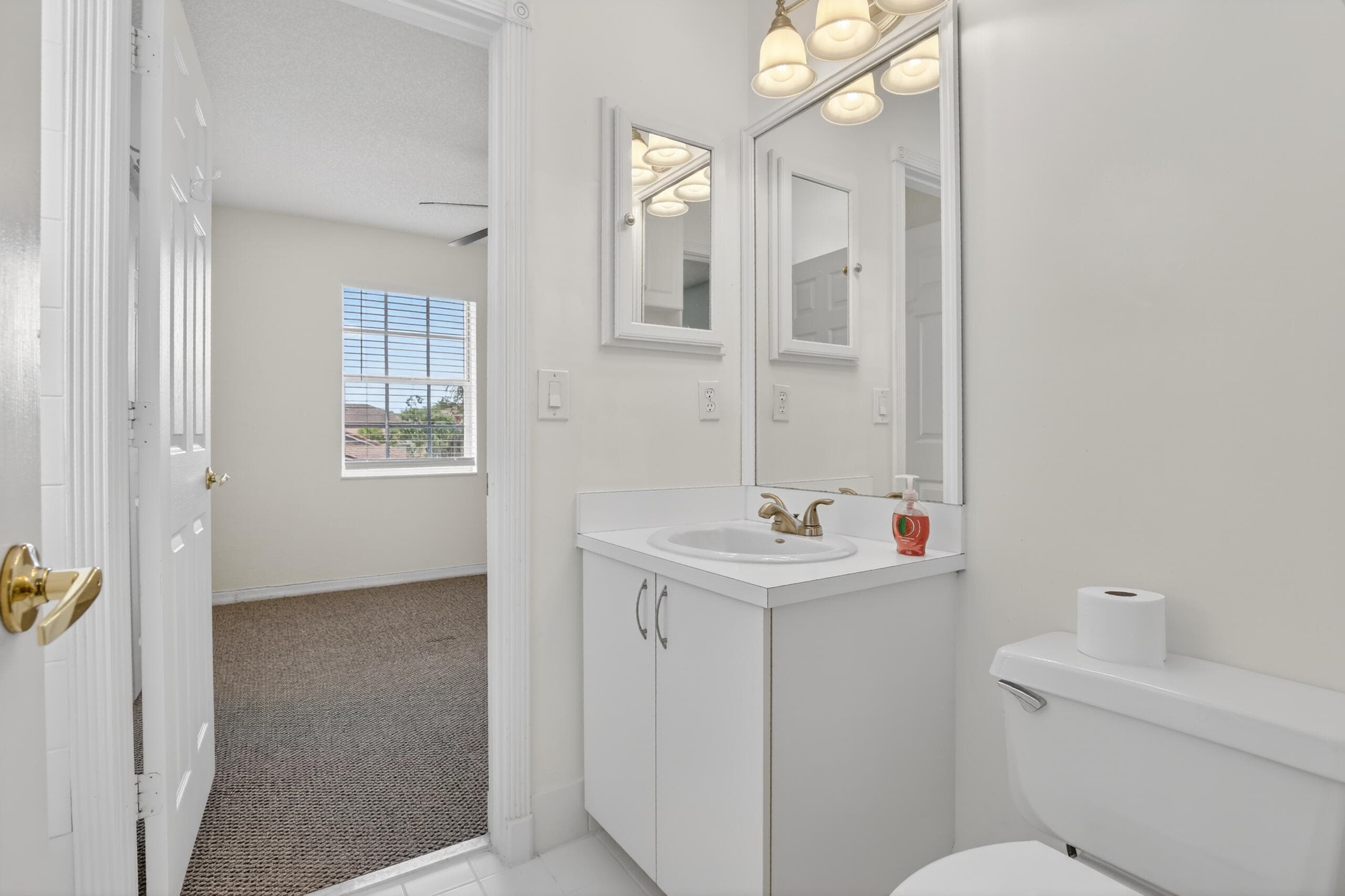 10690 NW 2nd Circle, Pembroke Pines, FL 33026 — photo 27 of 40