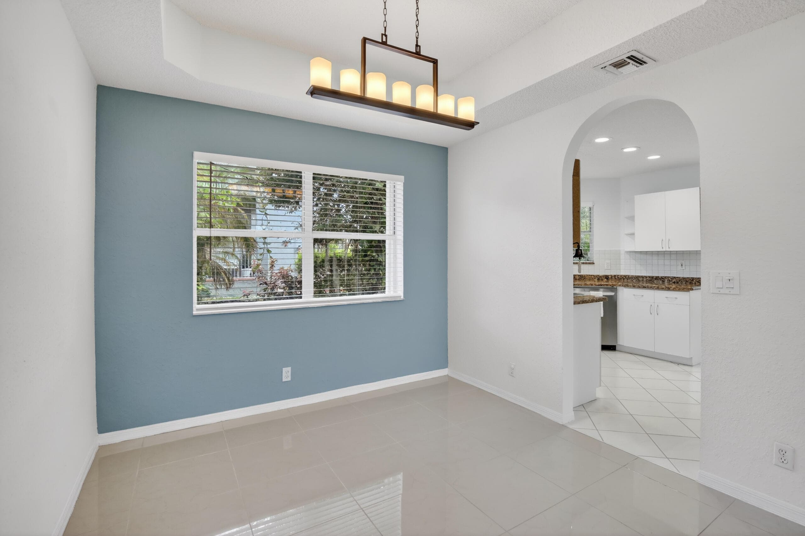 10690 NW 2nd Circle, Pembroke Pines, FL 33026 — photo 16 of 40