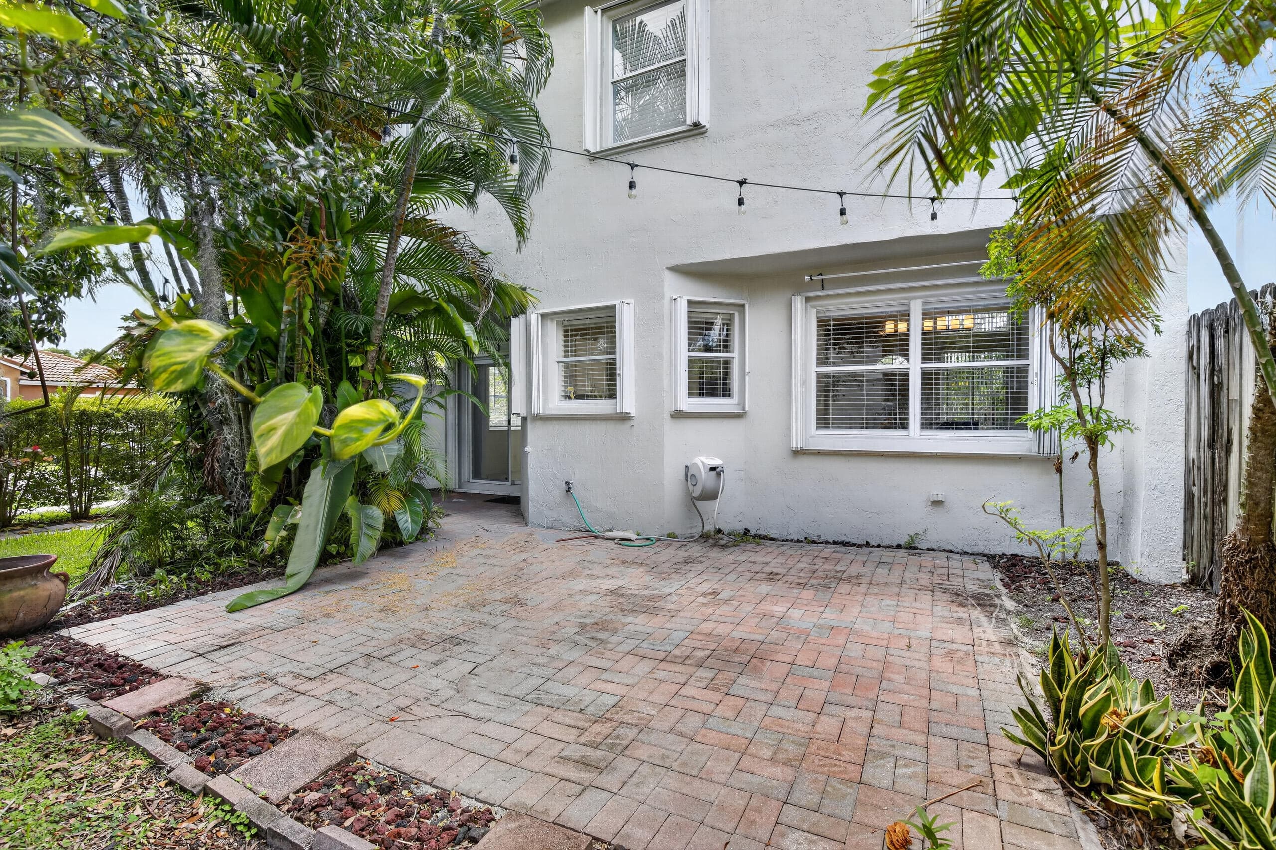 10690 NW 2nd Circle, Pembroke Pines, FL 33026 — photo 35 of 40